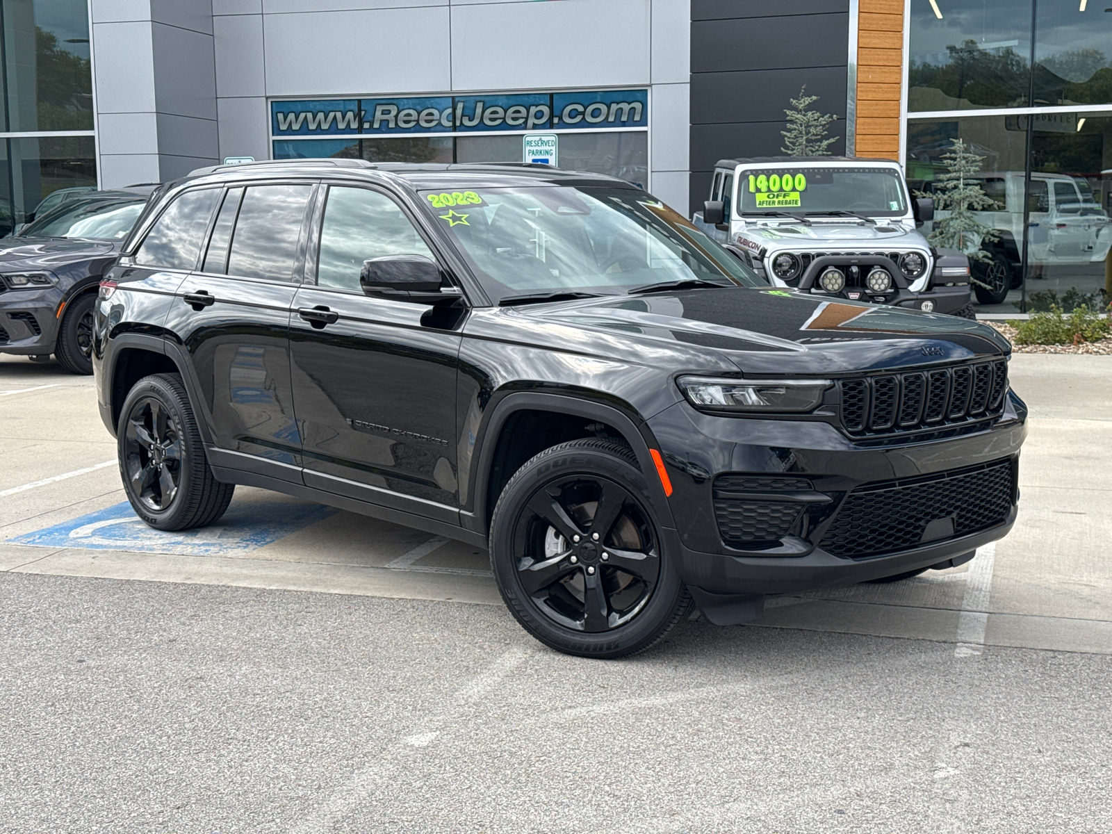 2023 Jeep Grand Cherokee Altitude 1