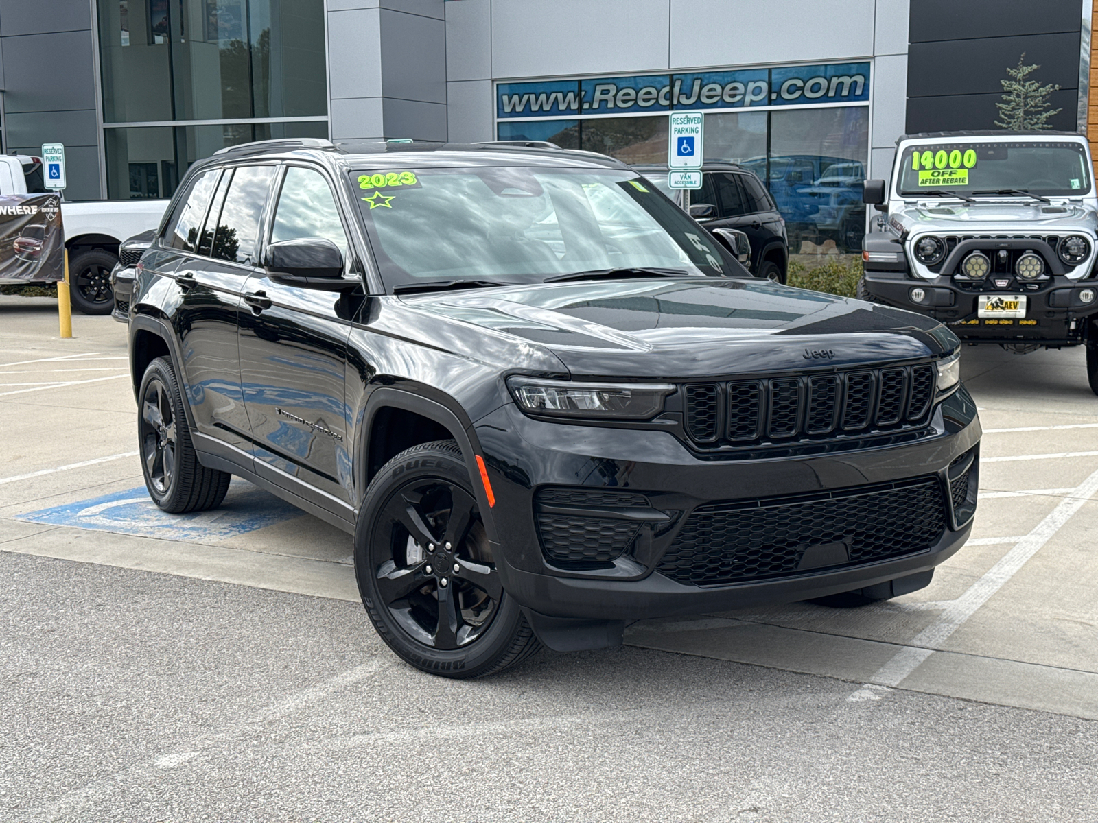 2023 Jeep Grand Cherokee Altitude 2