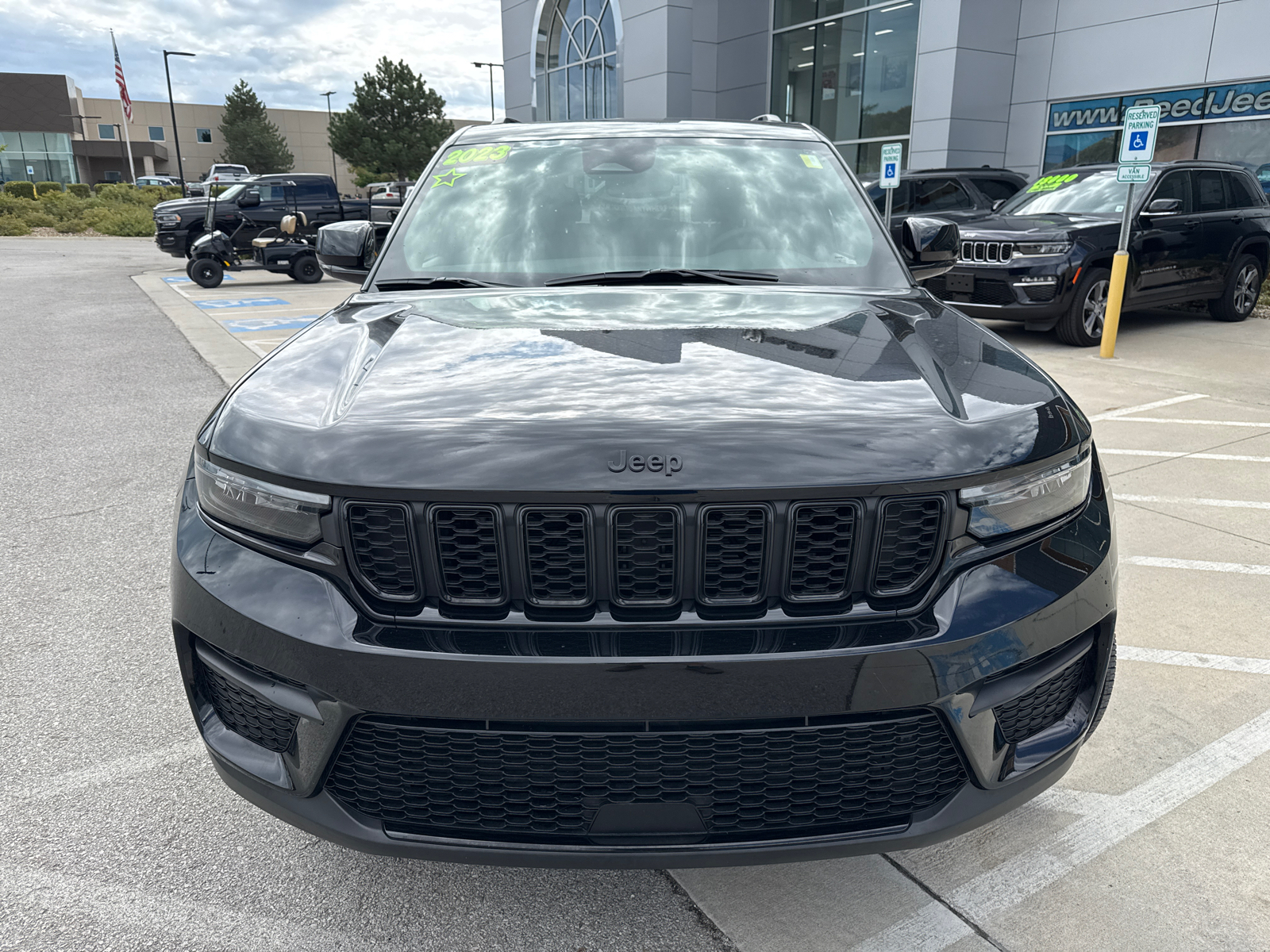 2023 Jeep Grand Cherokee Altitude 3