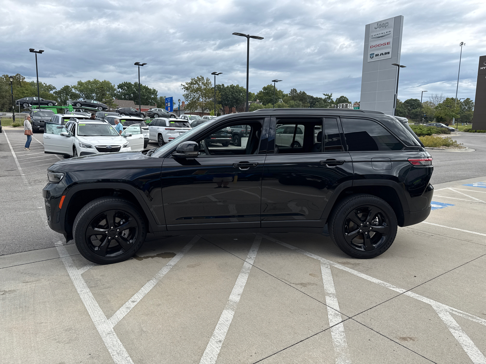 2023 Jeep Grand Cherokee Altitude 5