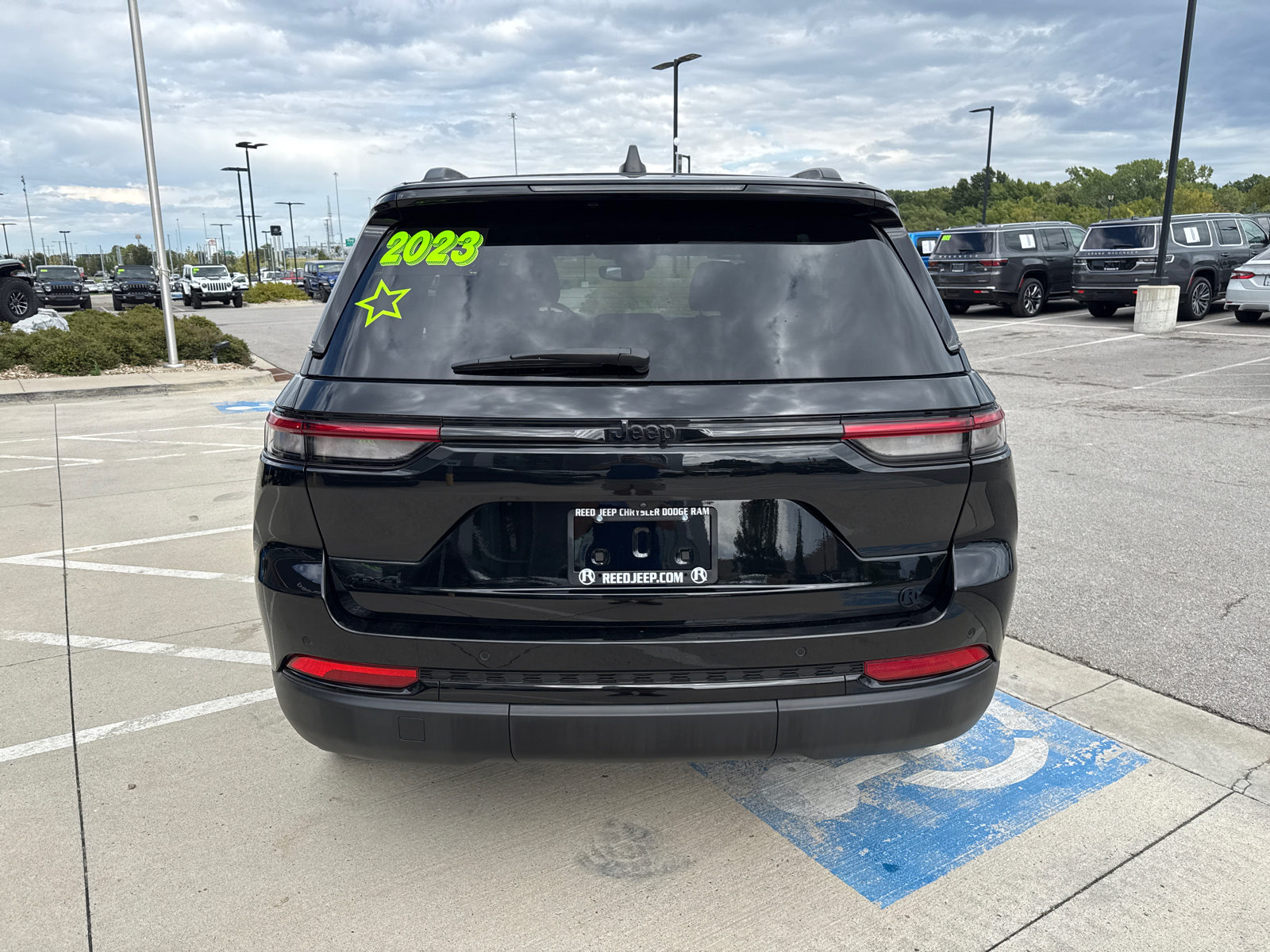 2023 Jeep Grand Cherokee Altitude 8