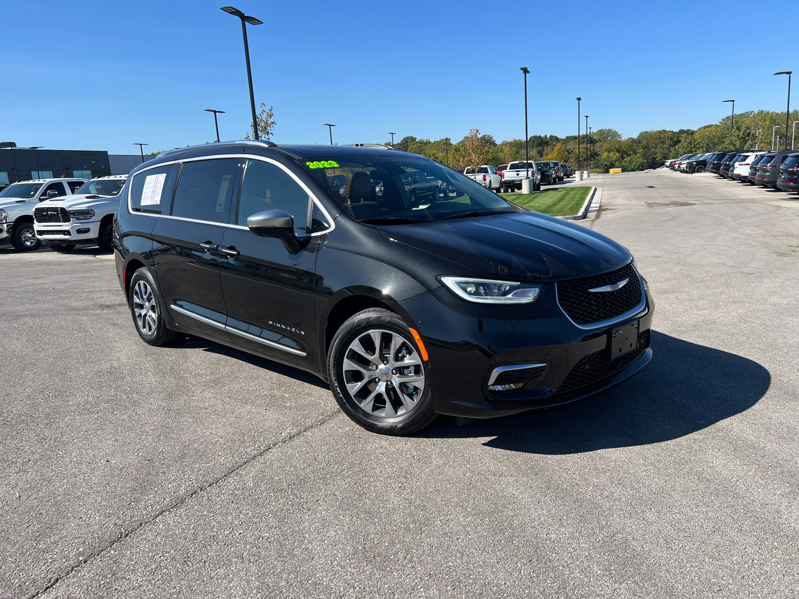 2023 Chrysler Pacifica Hybrid Pinnacle 1