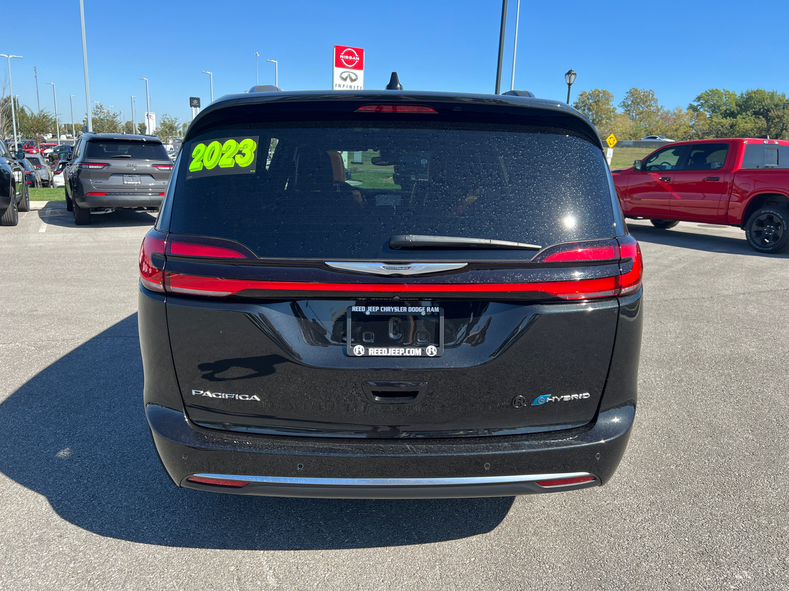 2023 Chrysler Pacifica Hybrid Pinnacle 8