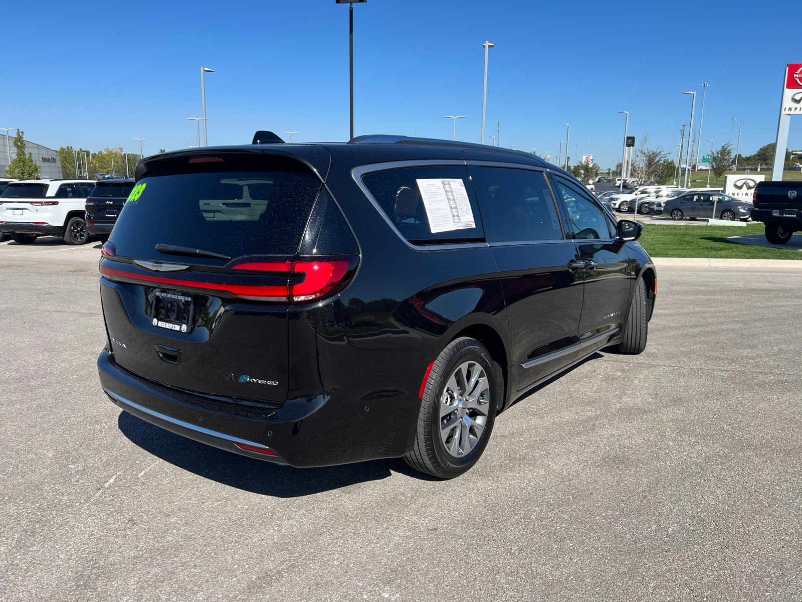 2023 Chrysler Pacifica Hybrid Pinnacle 9