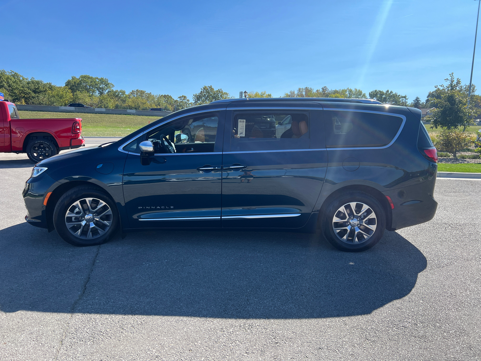 2023 Chrysler Pacifica Hybrid Pinnacle 5