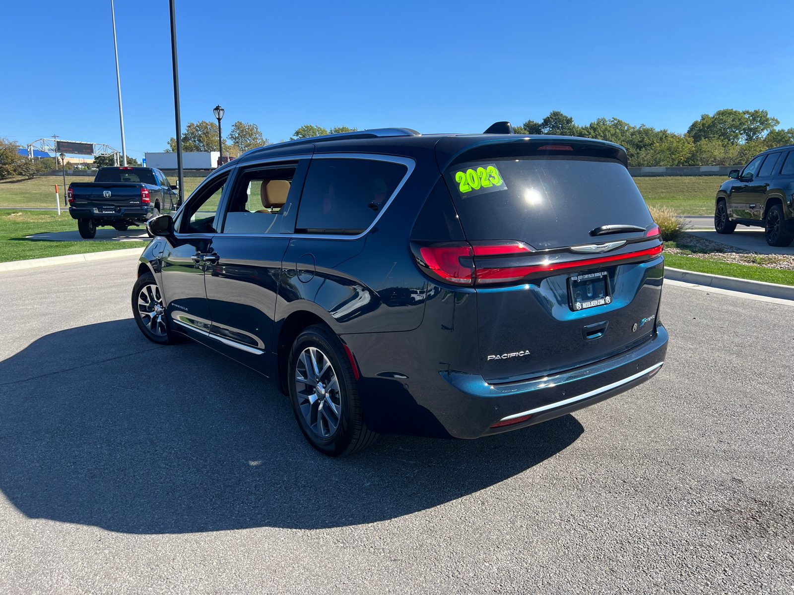 2023 Chrysler Pacifica Hybrid Pinnacle 7