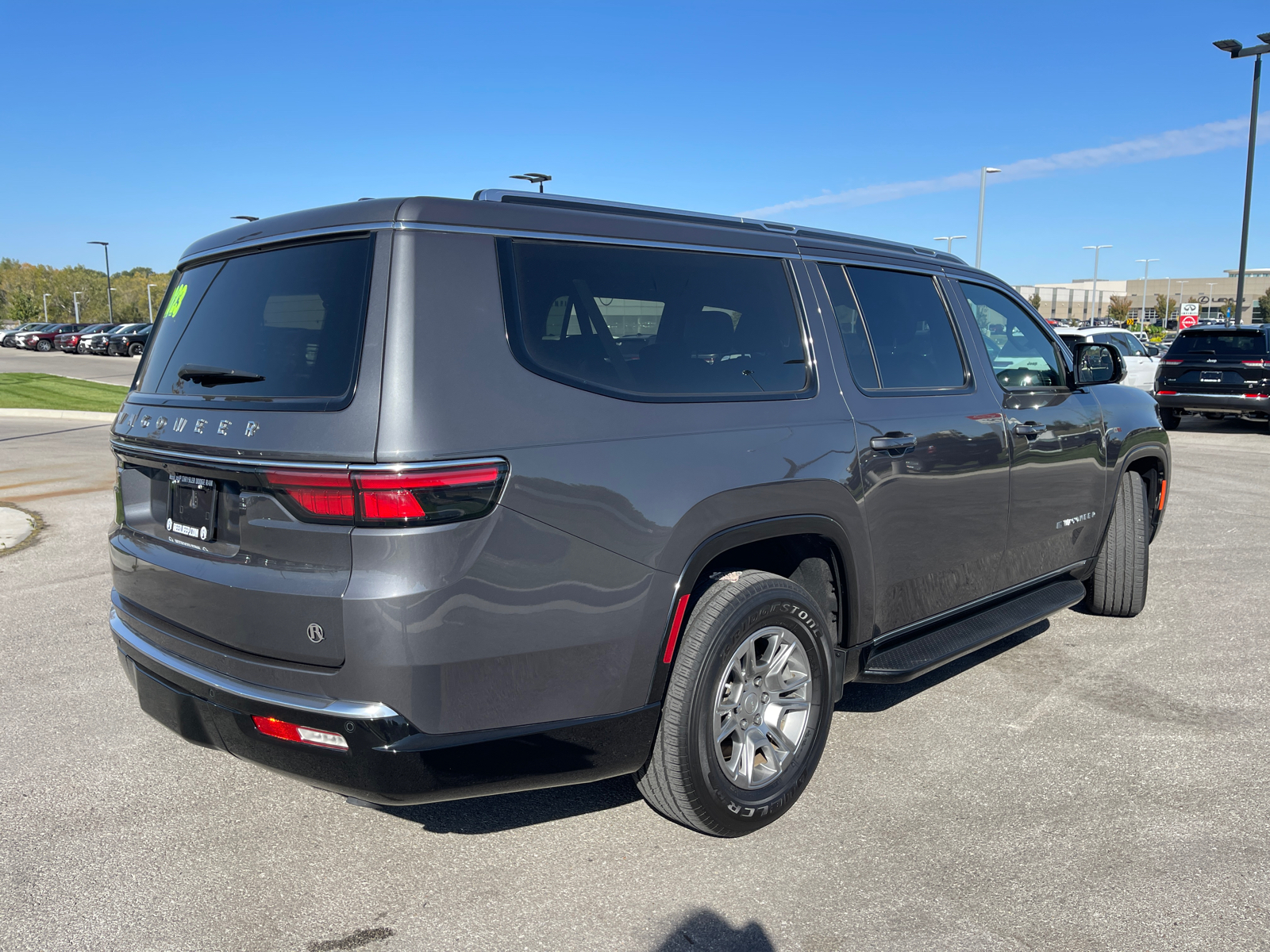 2023 Jeep Wagoneer L  10