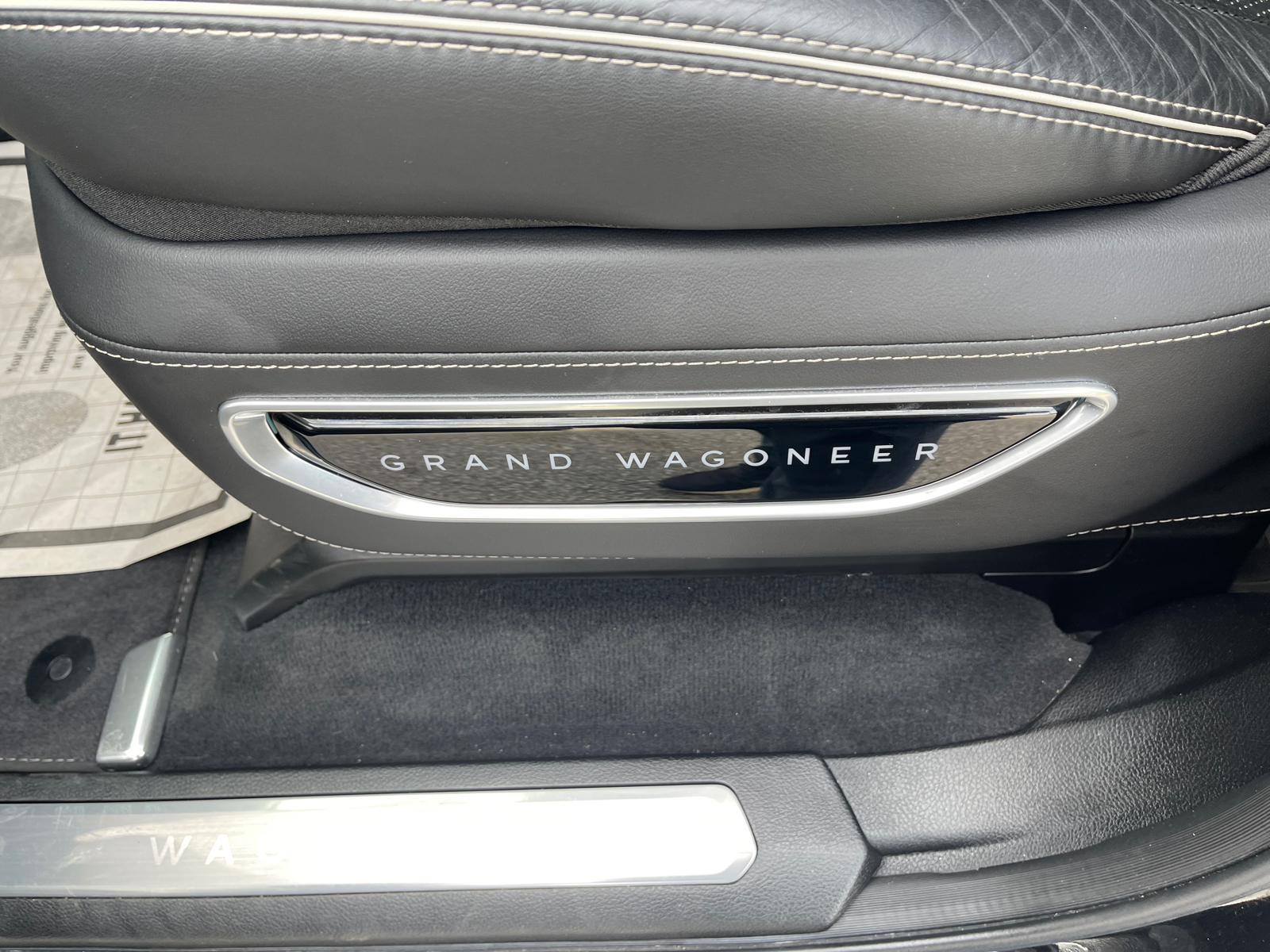 2022 Jeep Grand Wagoneer Series II 26