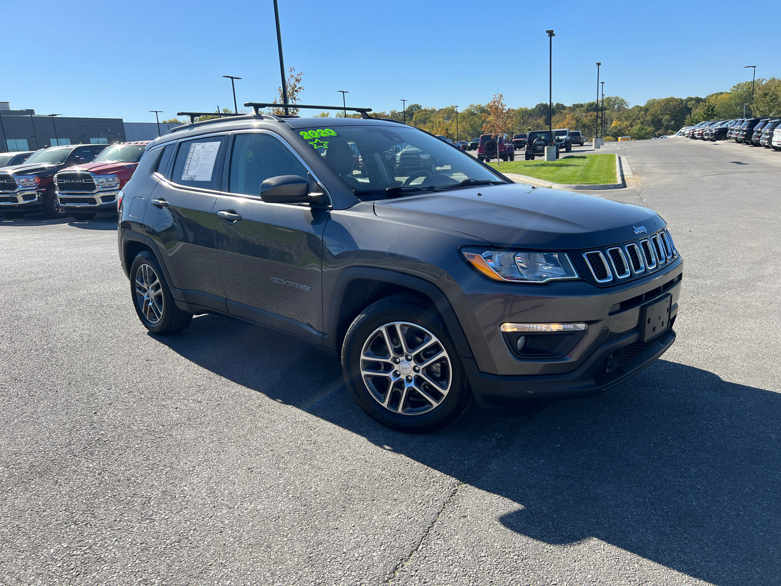 2020 Jeep Compass Latitude w/Sun/Safety Pkg 1