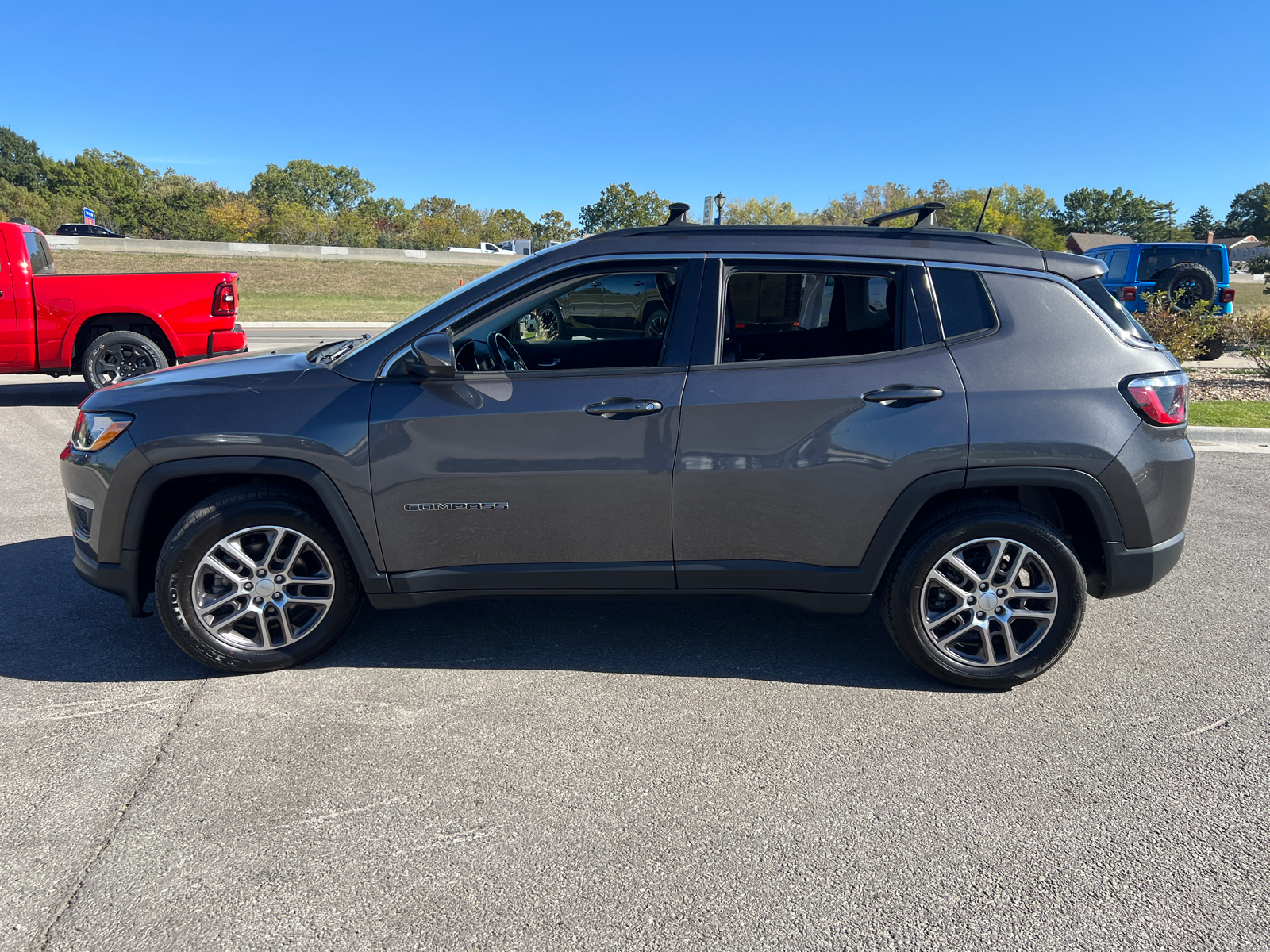 2020 Jeep Compass Latitude w/Sun/Safety Pkg 5