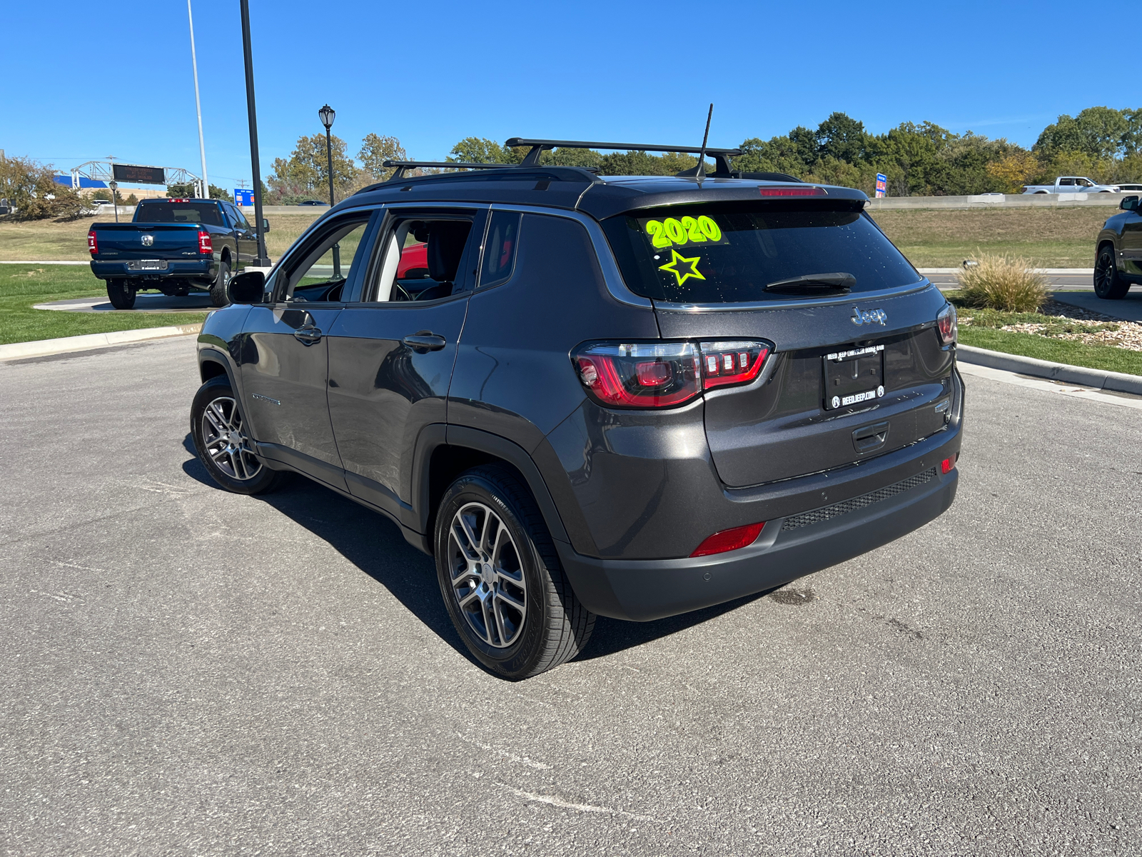 2020 Jeep Compass Latitude w/Sun/Safety Pkg 7