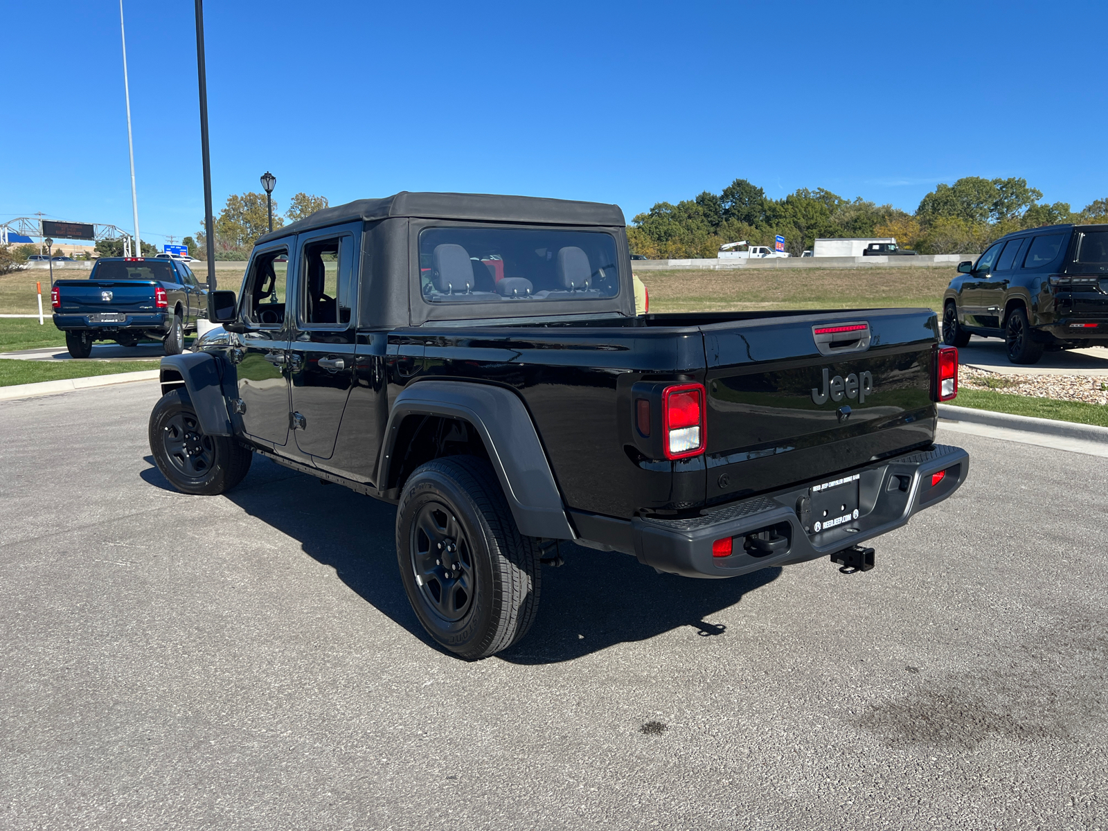 2022 Jeep Gladiator Sport 4x4 7