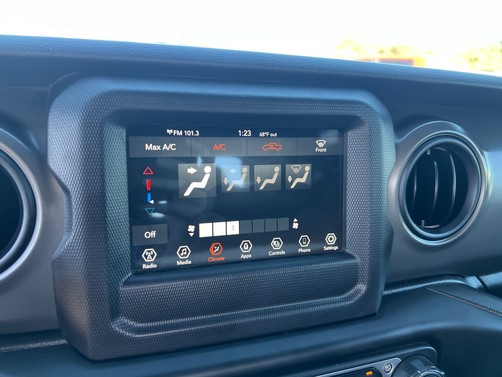 2022 Jeep Gladiator Sport 4x4 24