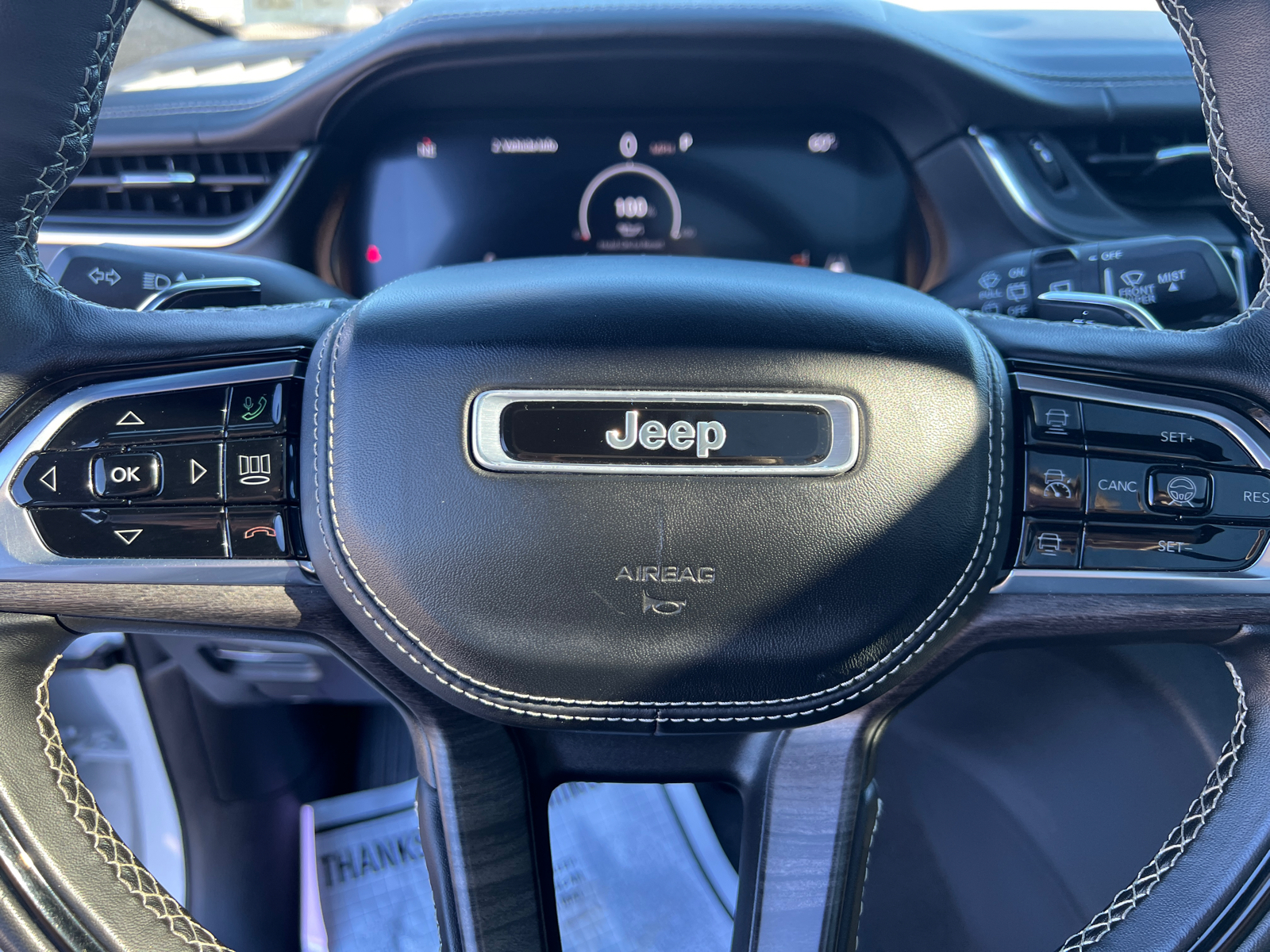 2023 Jeep Grand Cherokee Overland 25