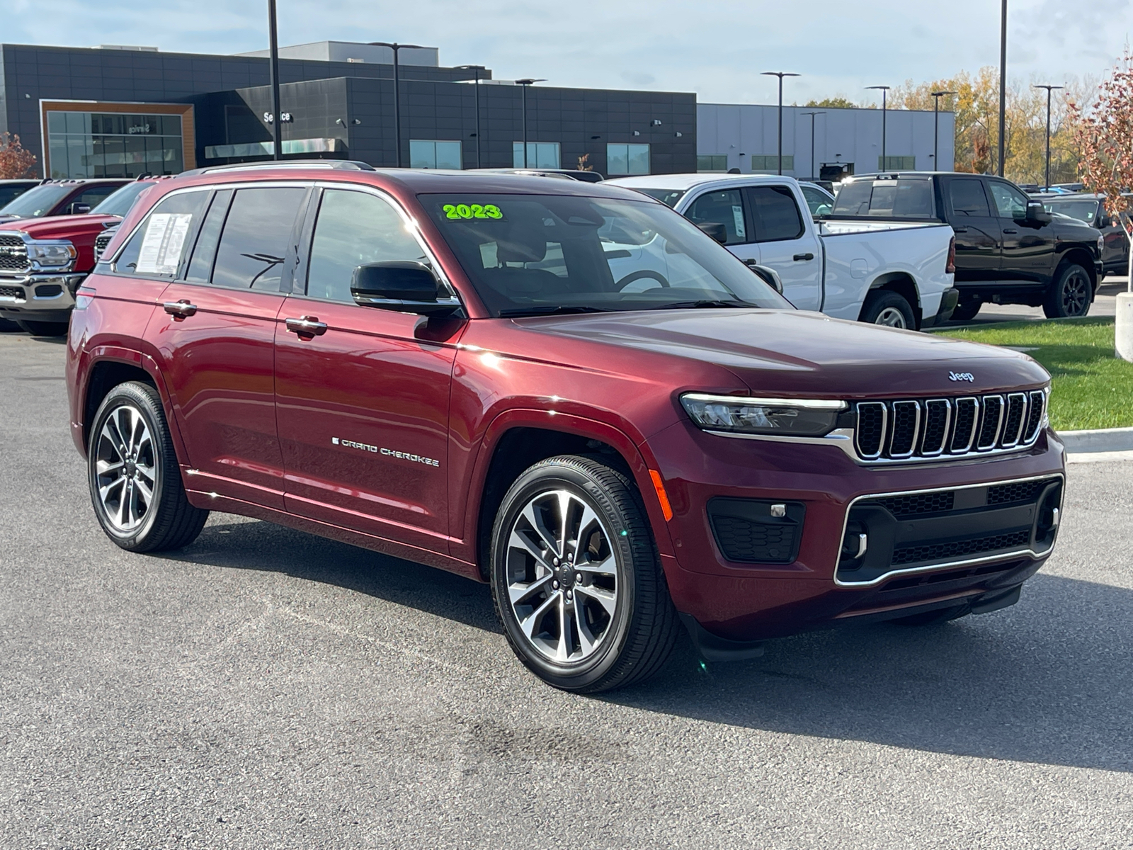 2023 Jeep Grand Cherokee Overland 1