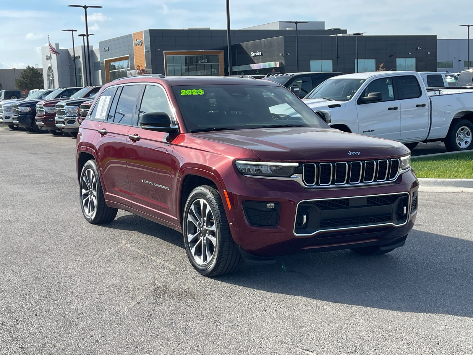 2023 Jeep Grand Cherokee Overland 2