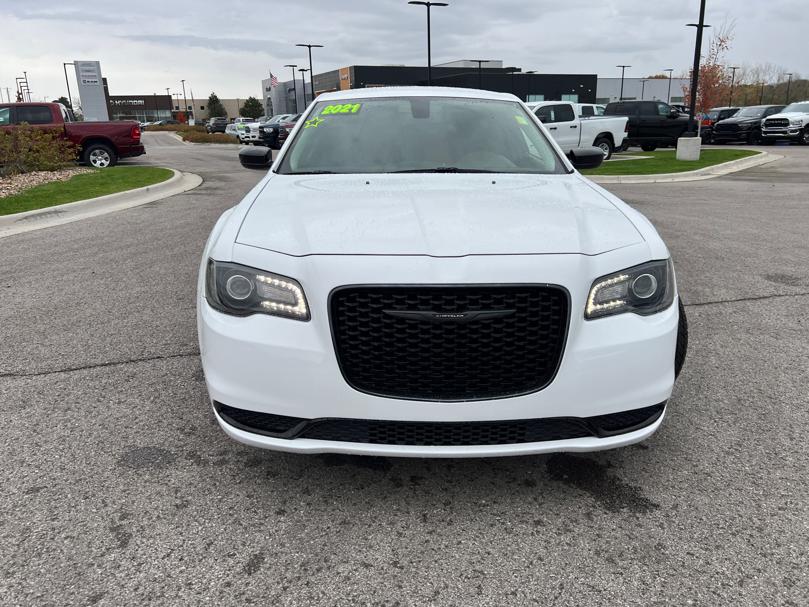 2021 Chrysler 300 Touring 3