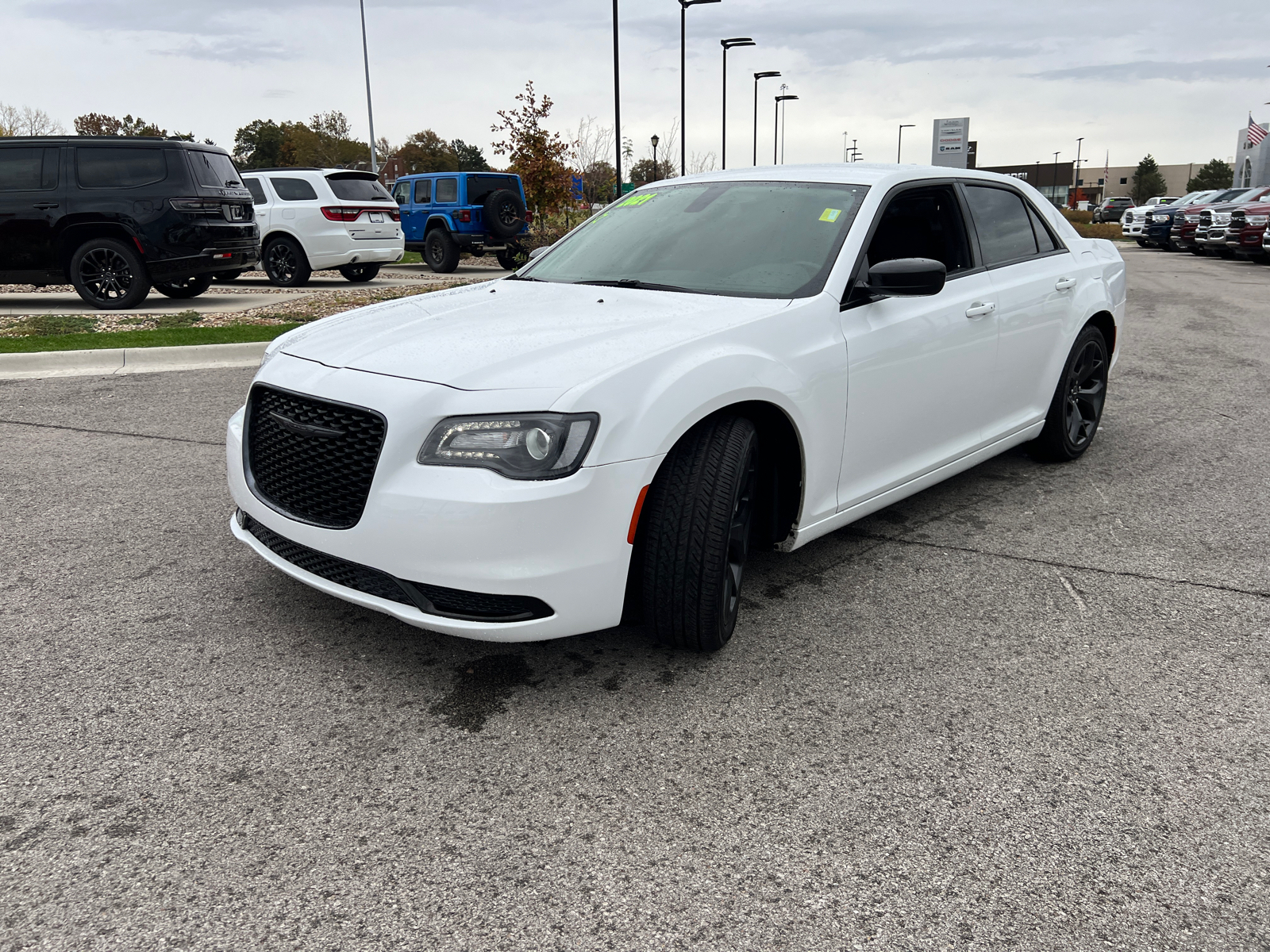 2021 Chrysler 300 Touring 4