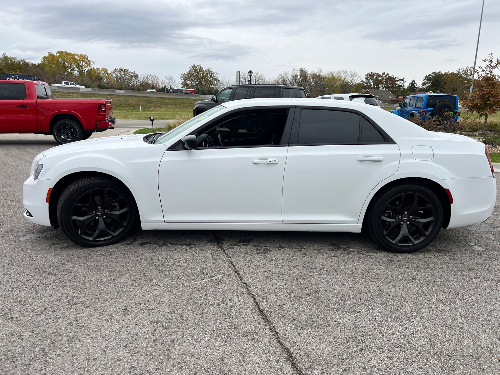 2021 Chrysler 300 Touring 5