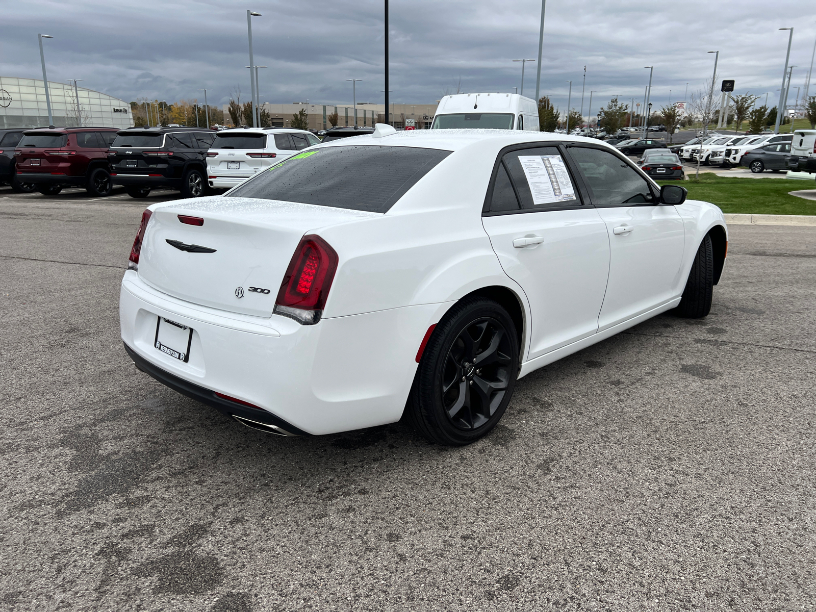 2021 Chrysler 300 Touring 9