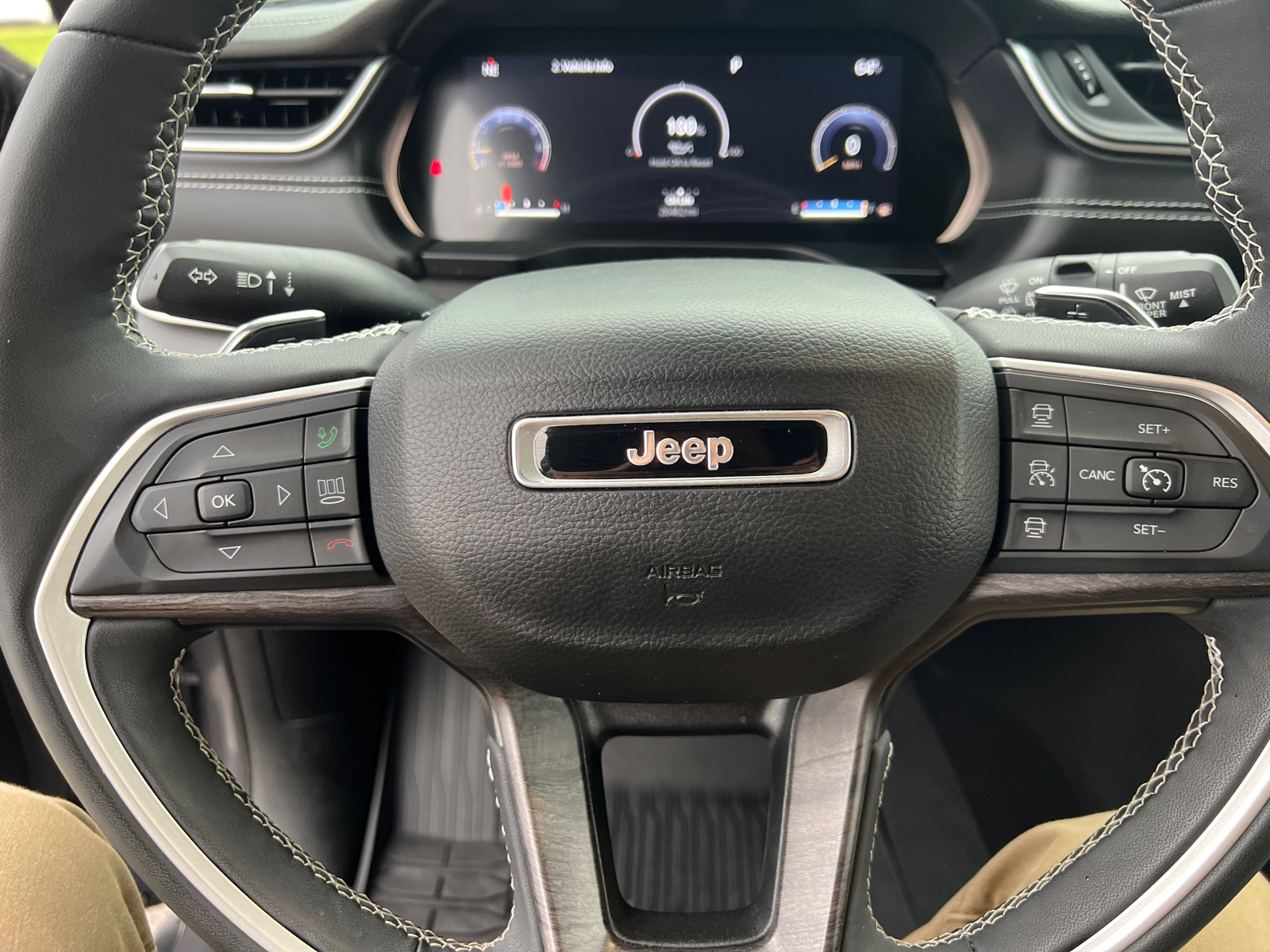 2023 Jeep Grand Cherokee L Limited 25