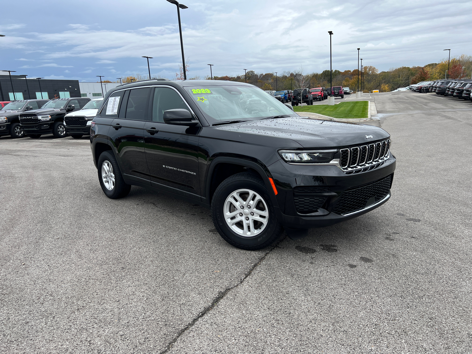 2023 Jeep Grand Cherokee Laredo 1