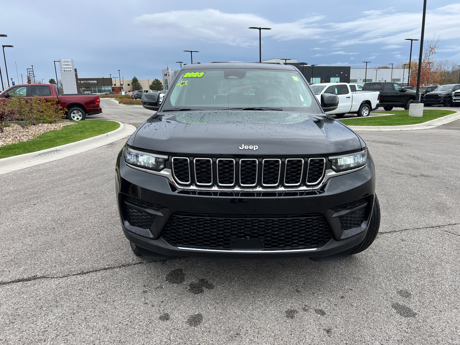 2023 Jeep Grand Cherokee Laredo 3