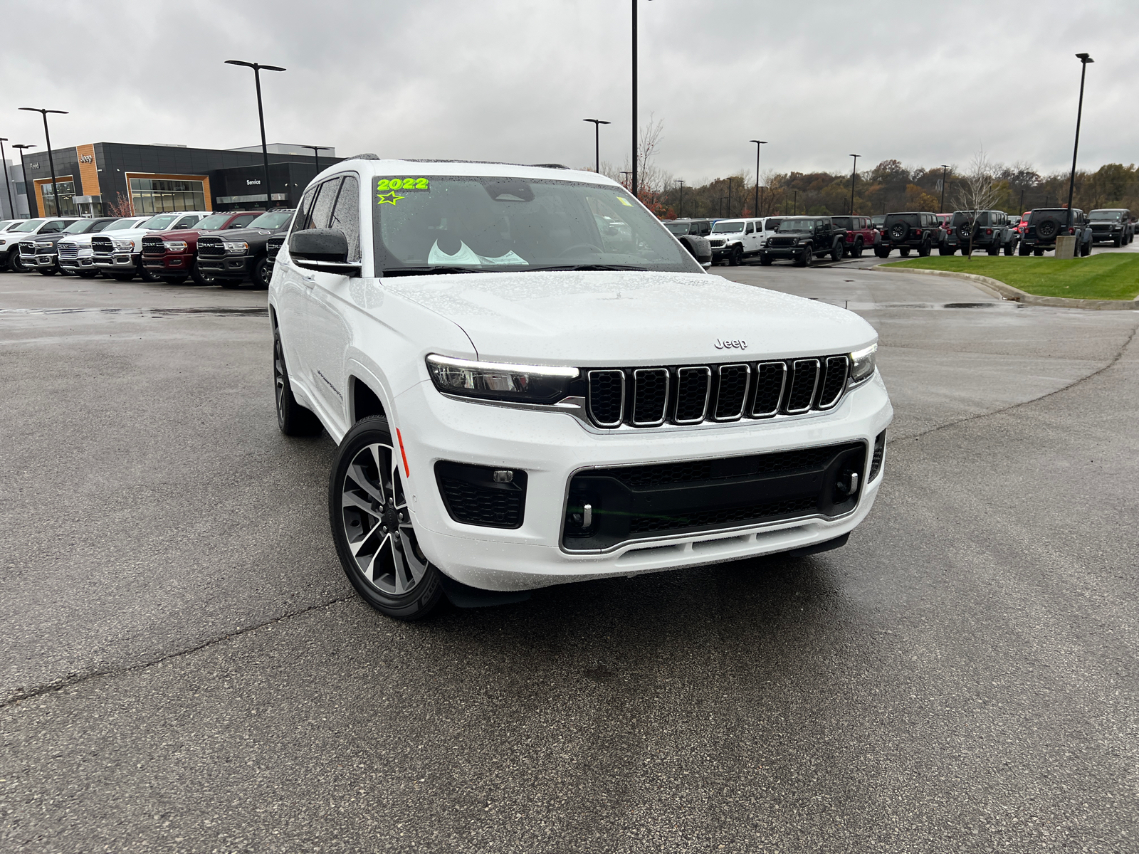 2022 Jeep Grand Cherokee L Overland 2