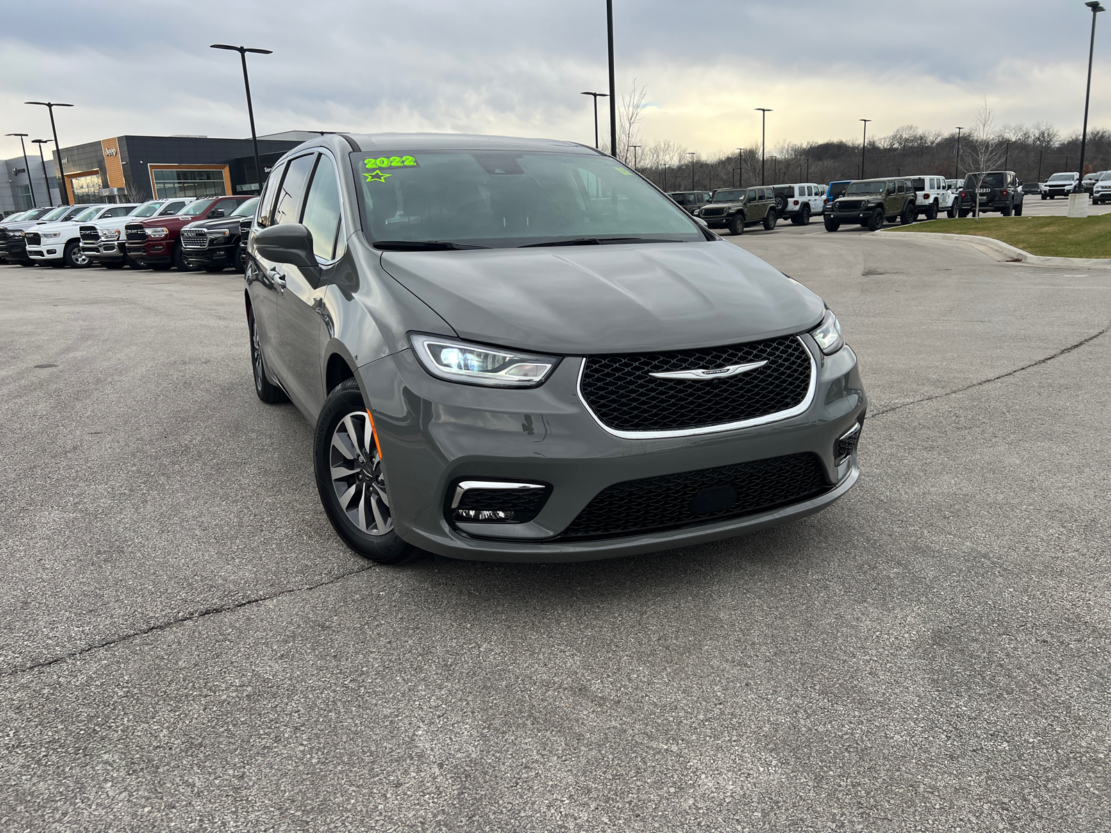 2022 Chrysler Pacifica Hybrid Touring L 2