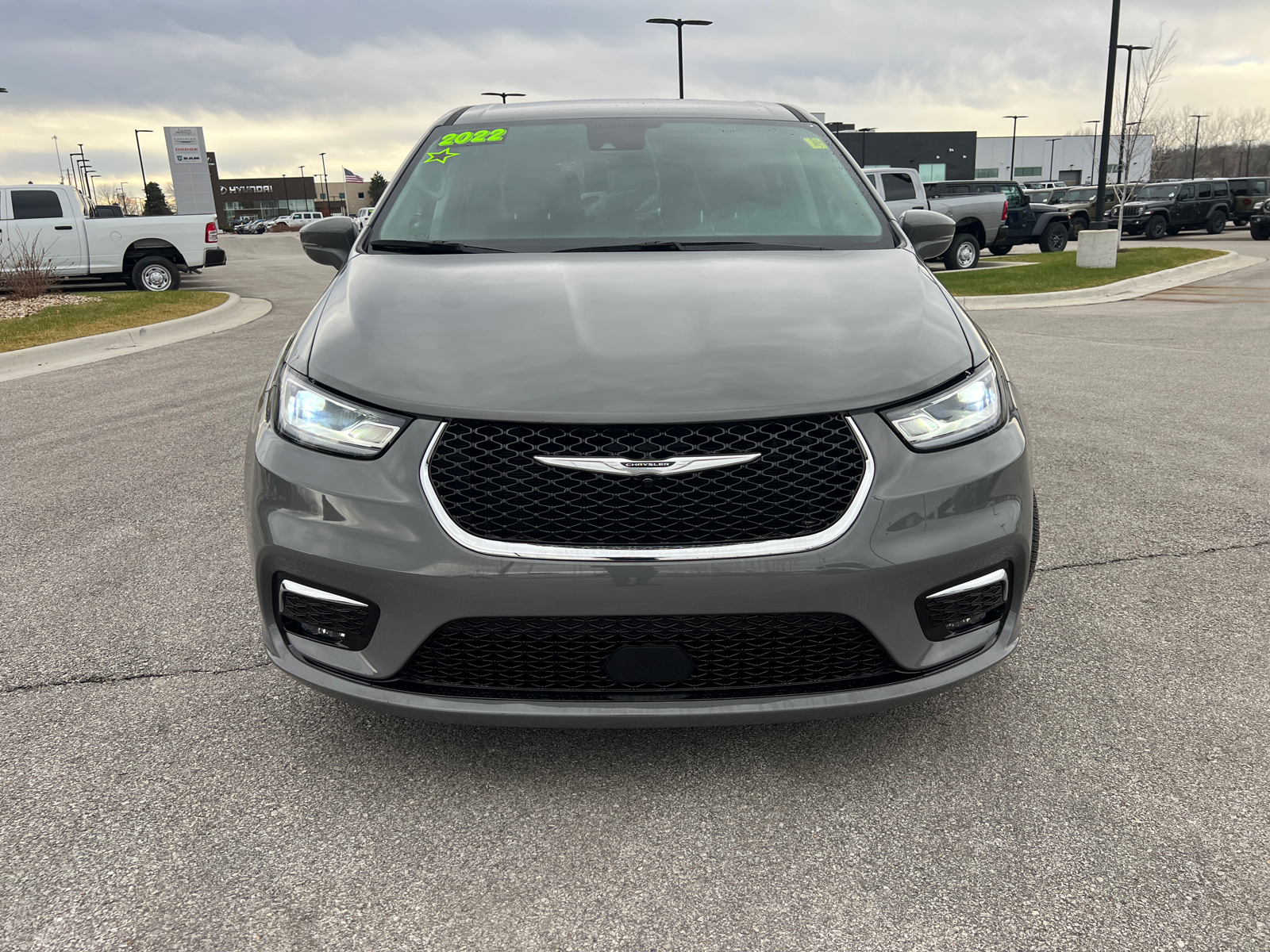 2022 Chrysler Pacifica Hybrid Touring L 3