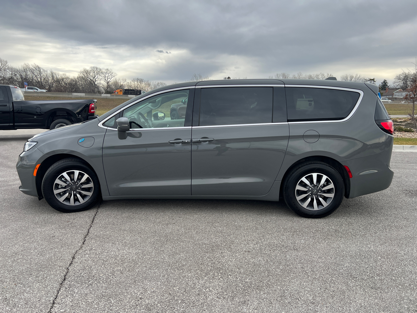 2022 Chrysler Pacifica Hybrid Touring L 5