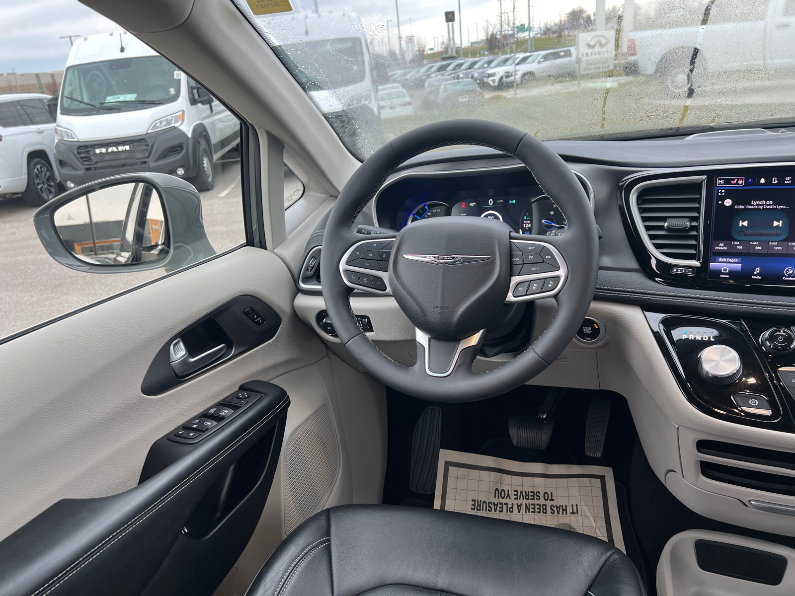 2022 Chrysler Pacifica Hybrid Touring L 16