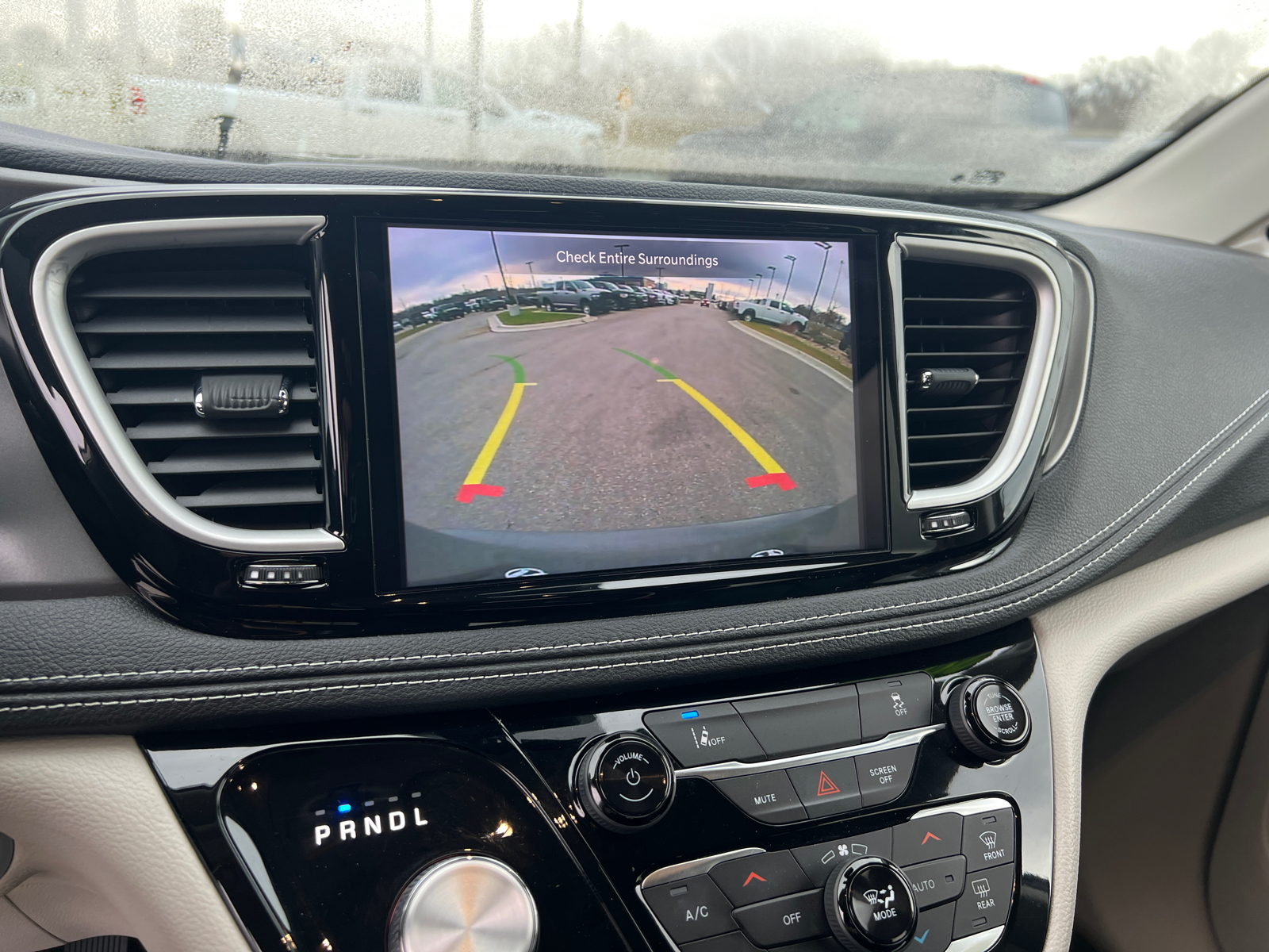 2022 Chrysler Pacifica Hybrid Touring L 27