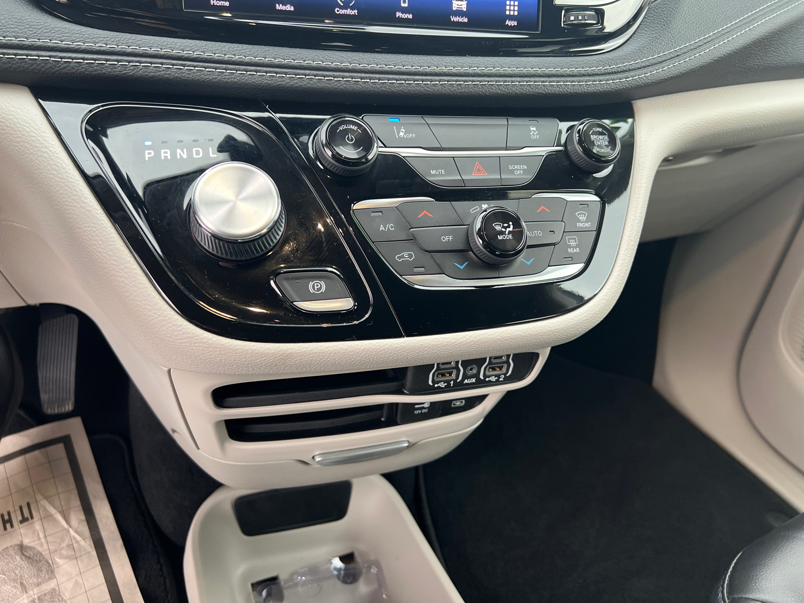 2022 Chrysler Pacifica Hybrid Touring L 28