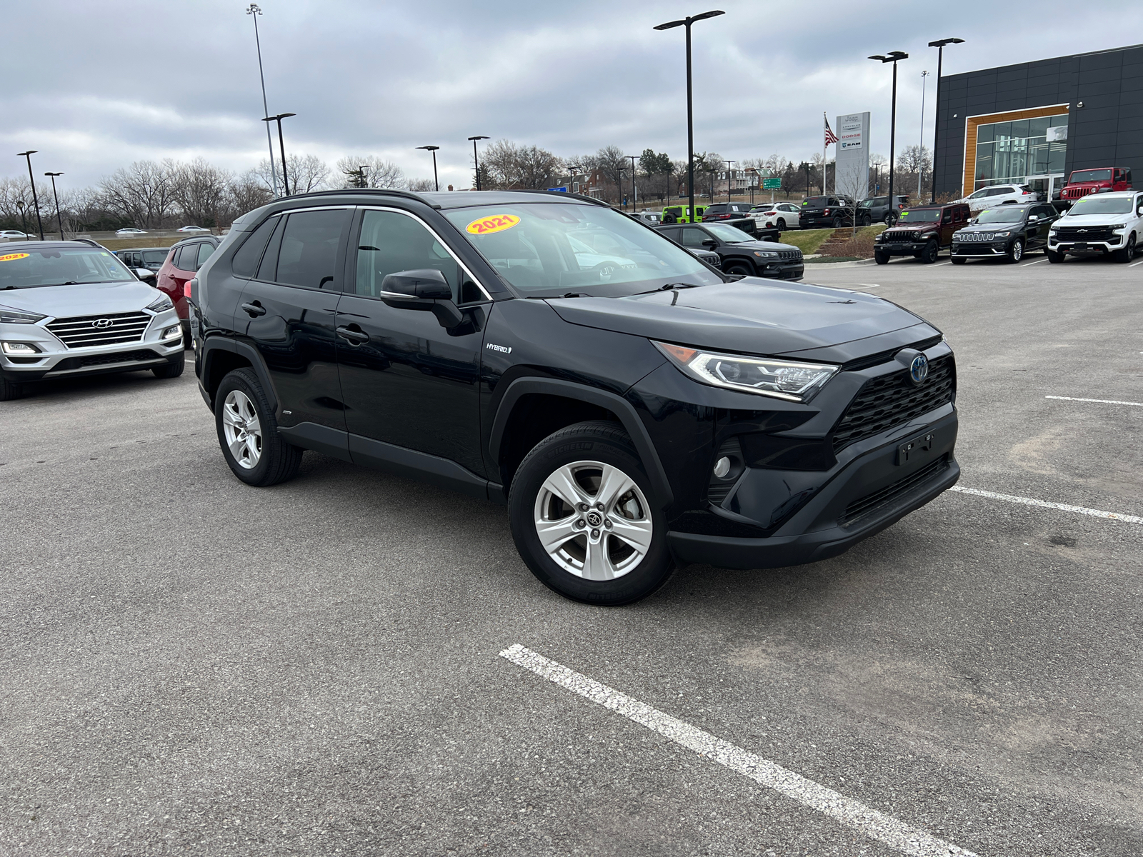 2021 Toyota RAV4 Hybrid XLE 1