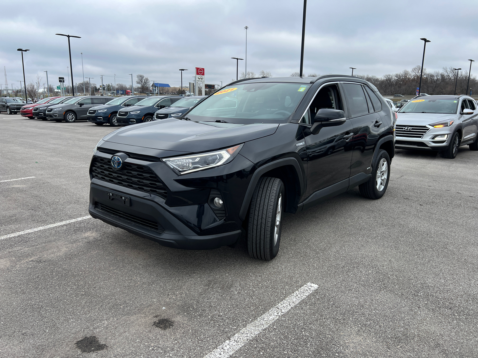 2021 Toyota RAV4 Hybrid XLE 4