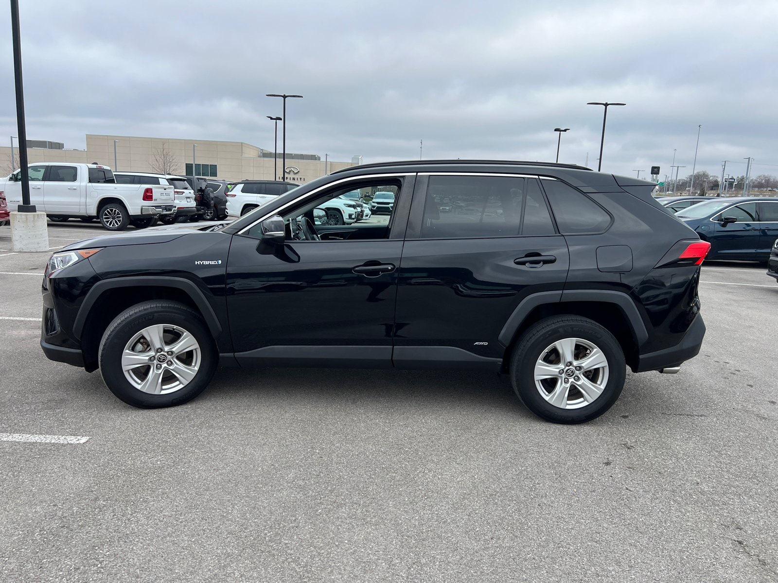 2021 Toyota RAV4 Hybrid XLE 5