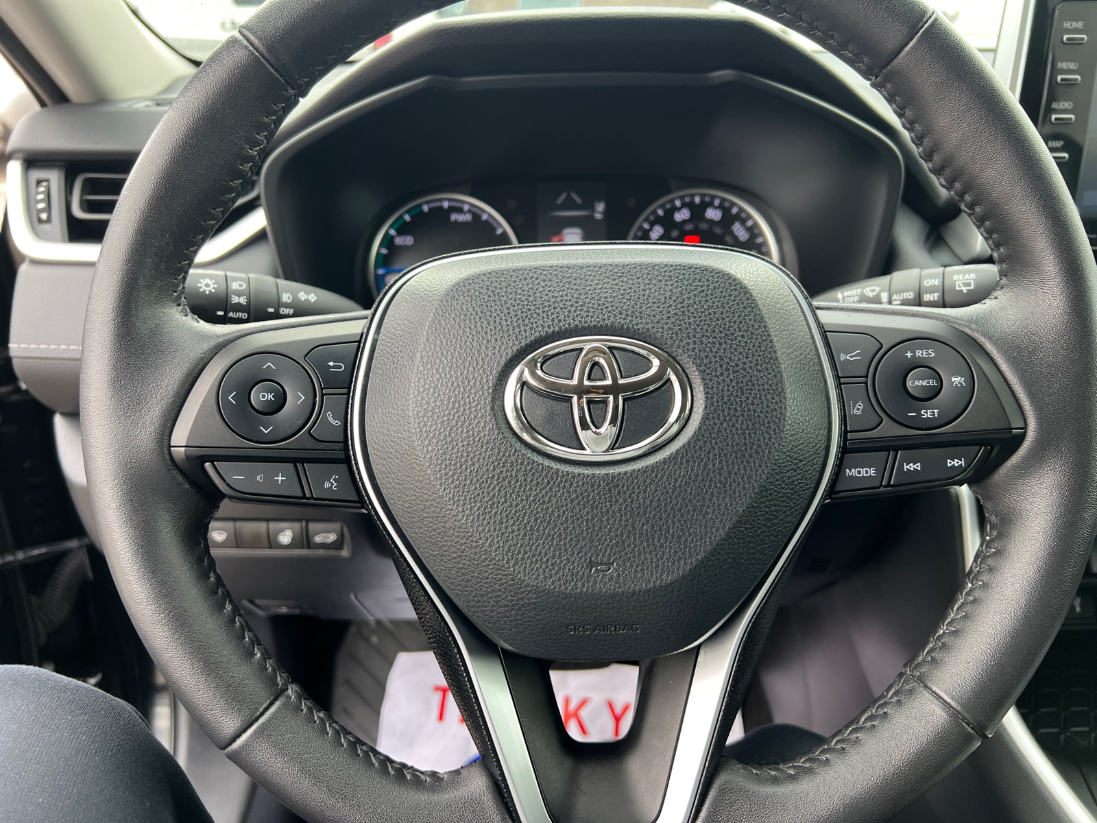 2021 Toyota RAV4 Hybrid XLE 24