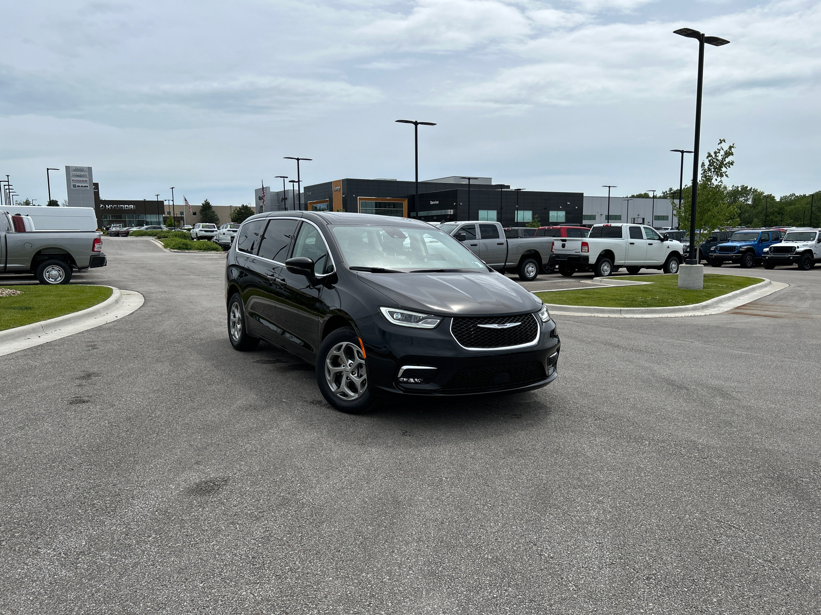 2024 Chrysler Pacifica Limited 1