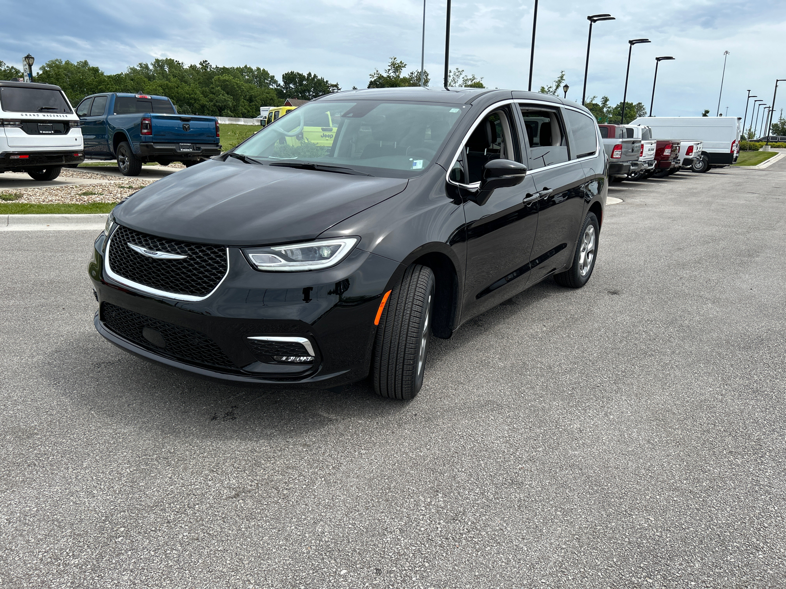 2024 Chrysler Pacifica Limited 4