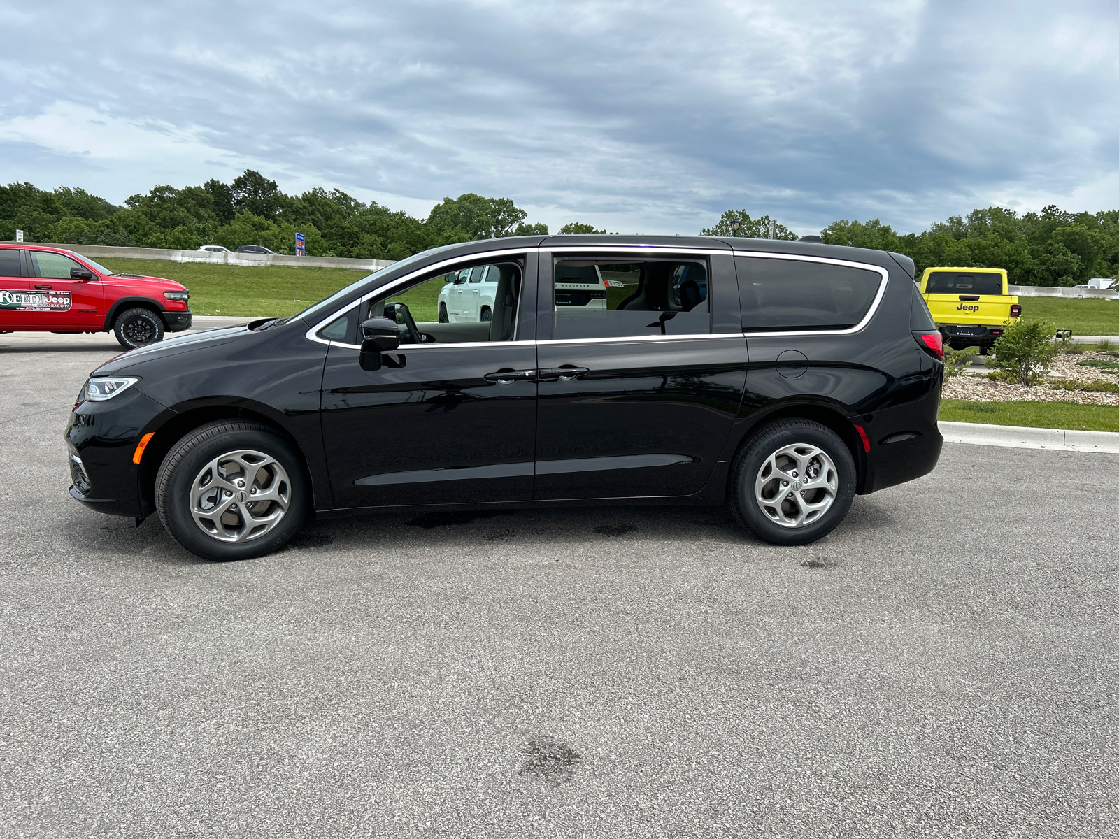 2024 Chrysler Pacifica Limited 5