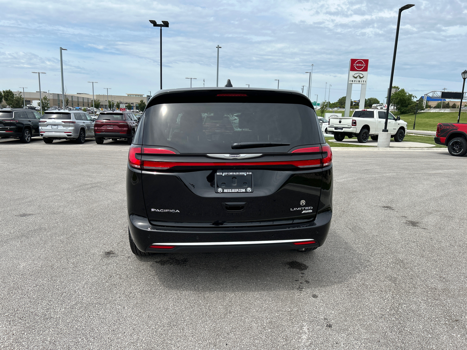 2024 Chrysler Pacifica Limited 8