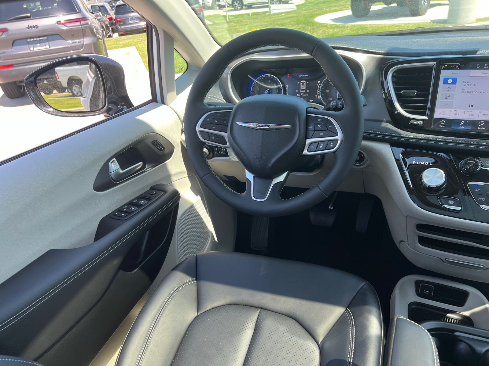 2024 Chrysler Pacifica Touring L 16
