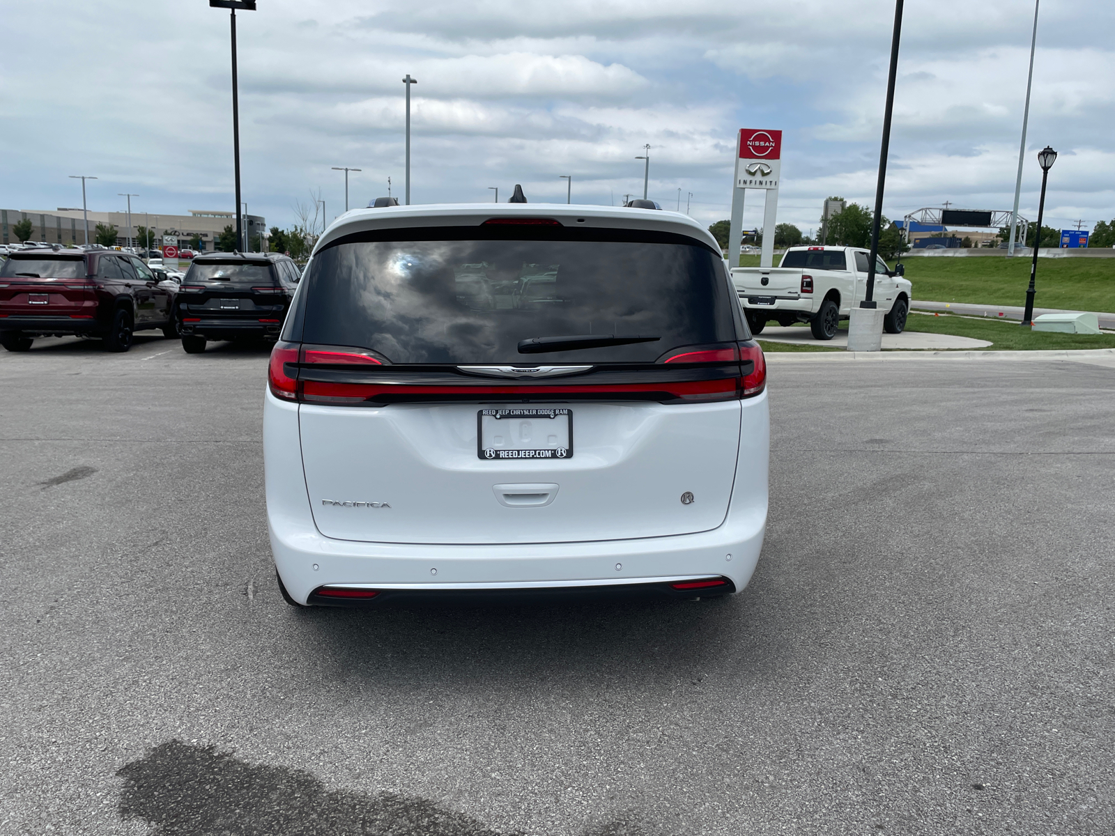 2024 Chrysler Pacifica Pinnacle 8