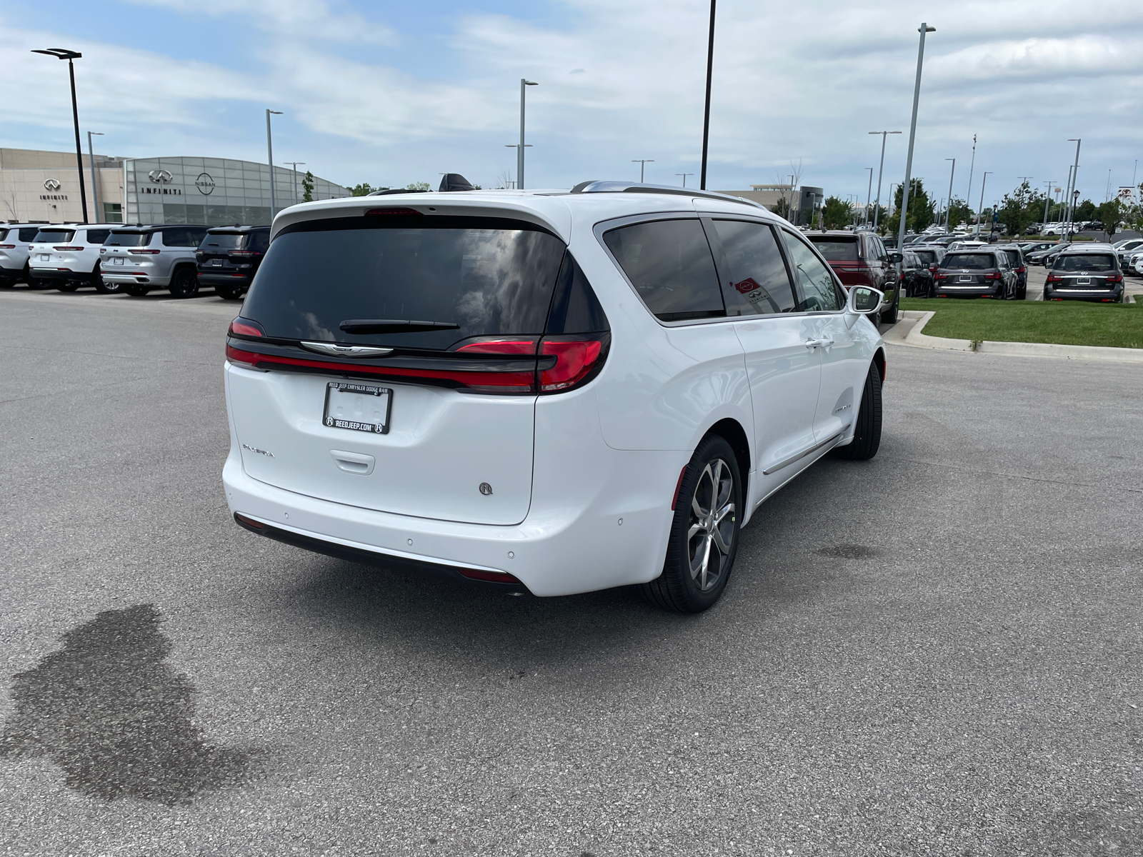 2024 Chrysler Pacifica Pinnacle 9