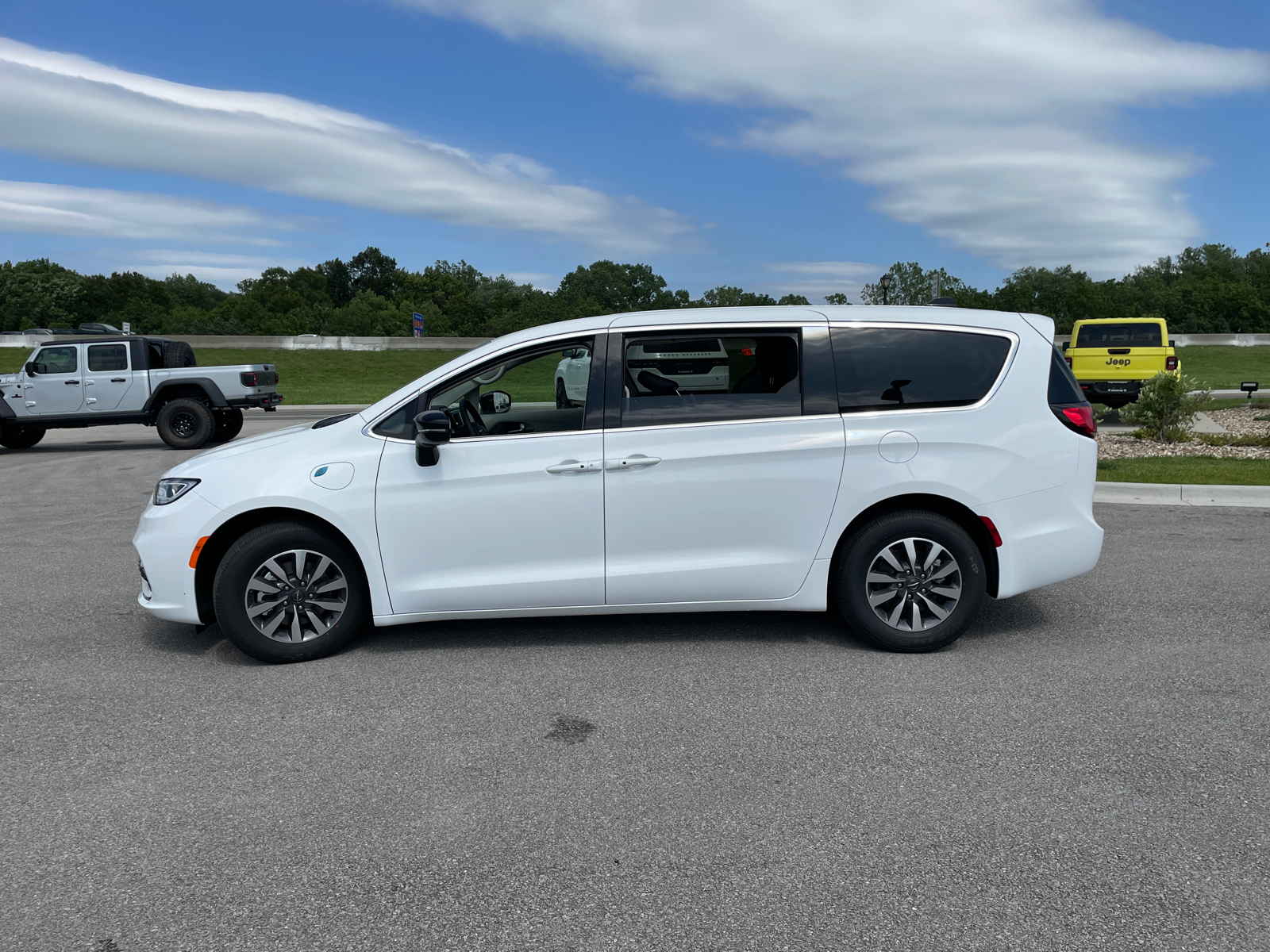 2024 Chrysler Pacifica Hybrid Select 5