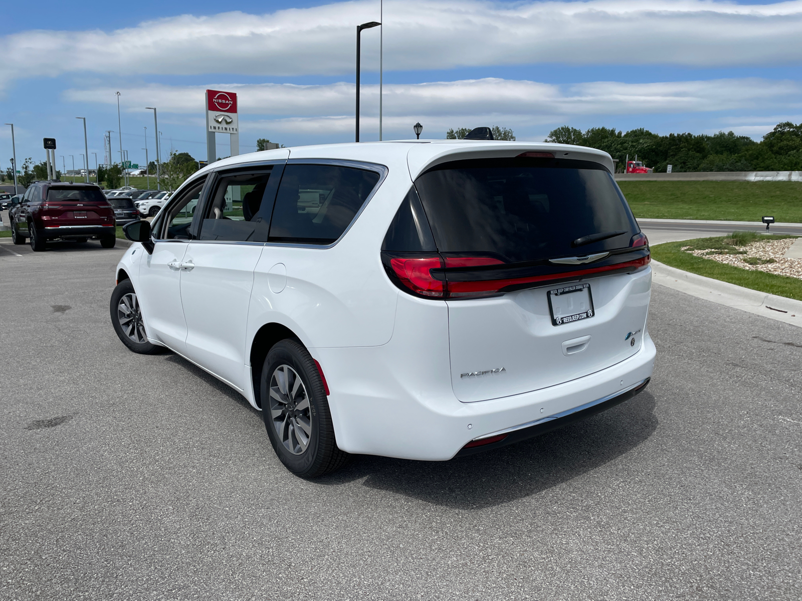 2024 Chrysler Pacifica Hybrid Select 7