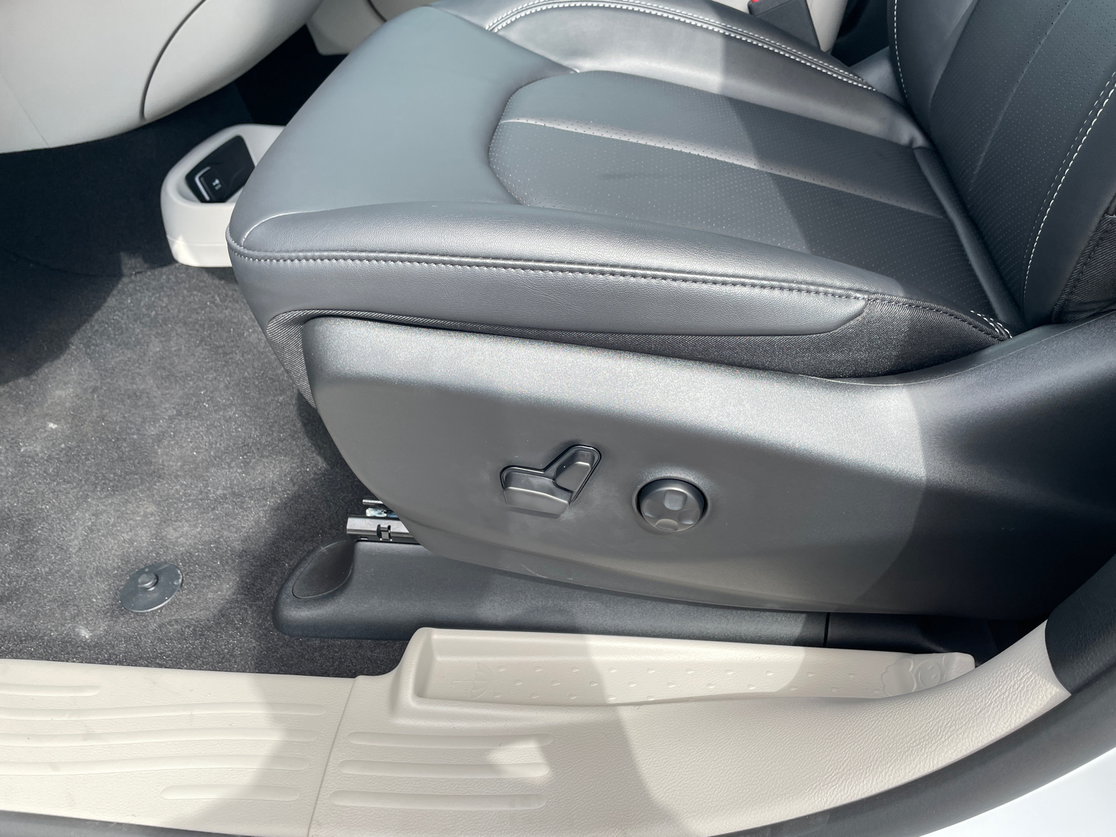 2024 Chrysler Pacifica Hybrid Select 22