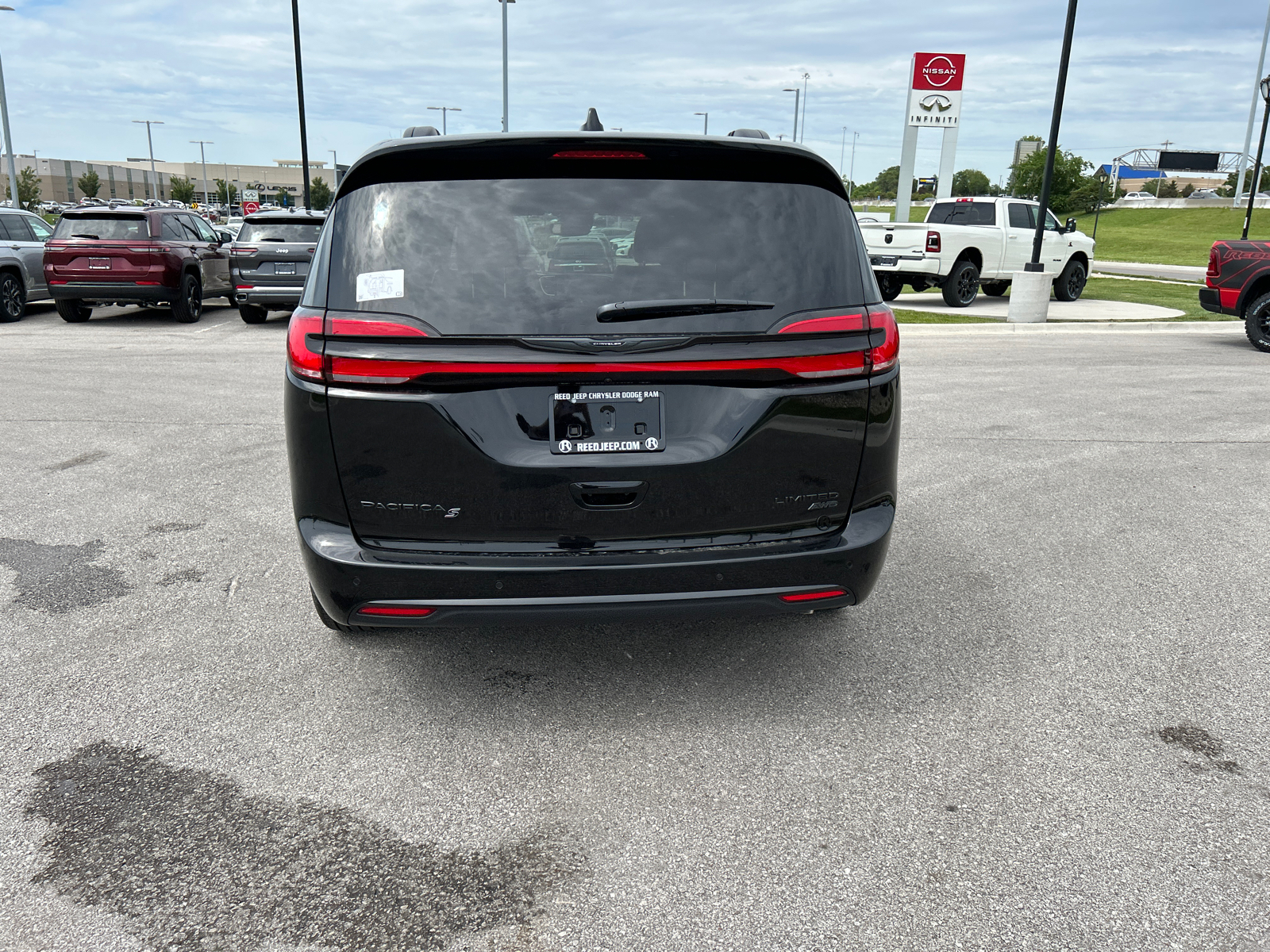 2024 Chrysler Pacifica Limited 8