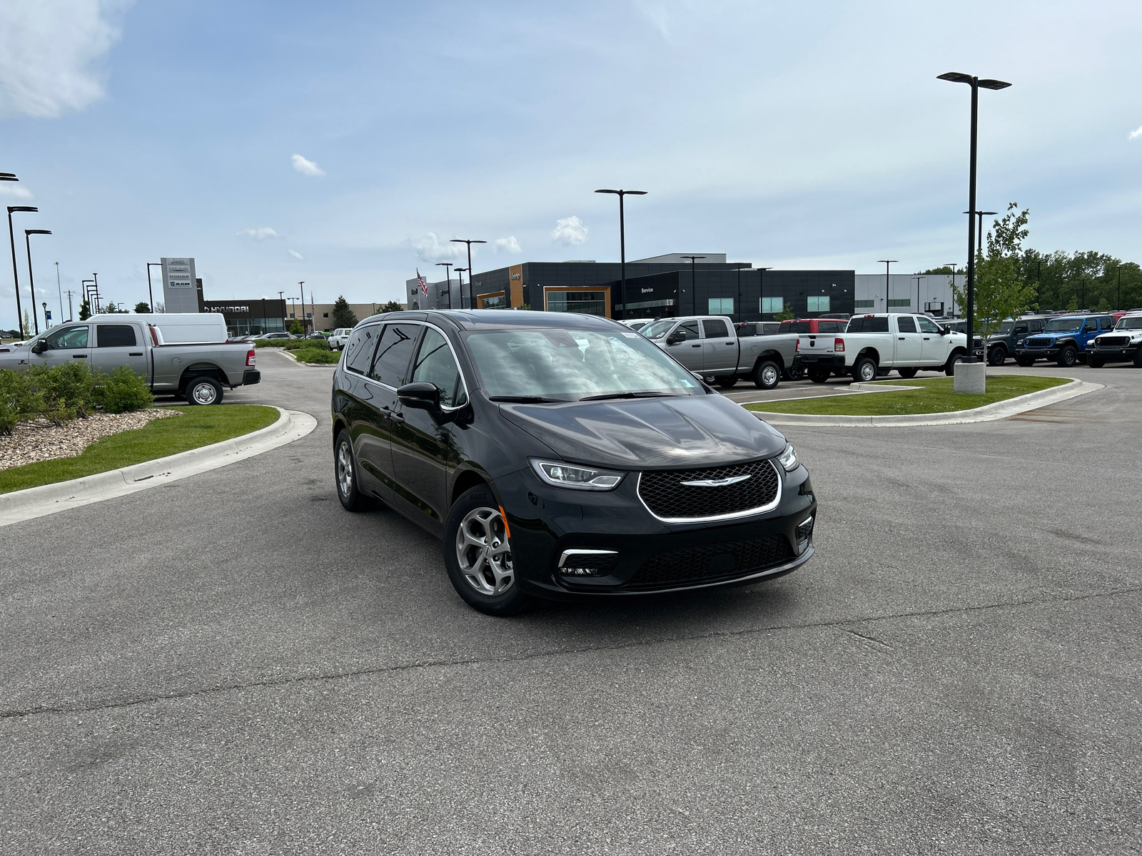 2024 Chrysler Pacifica Limited 1